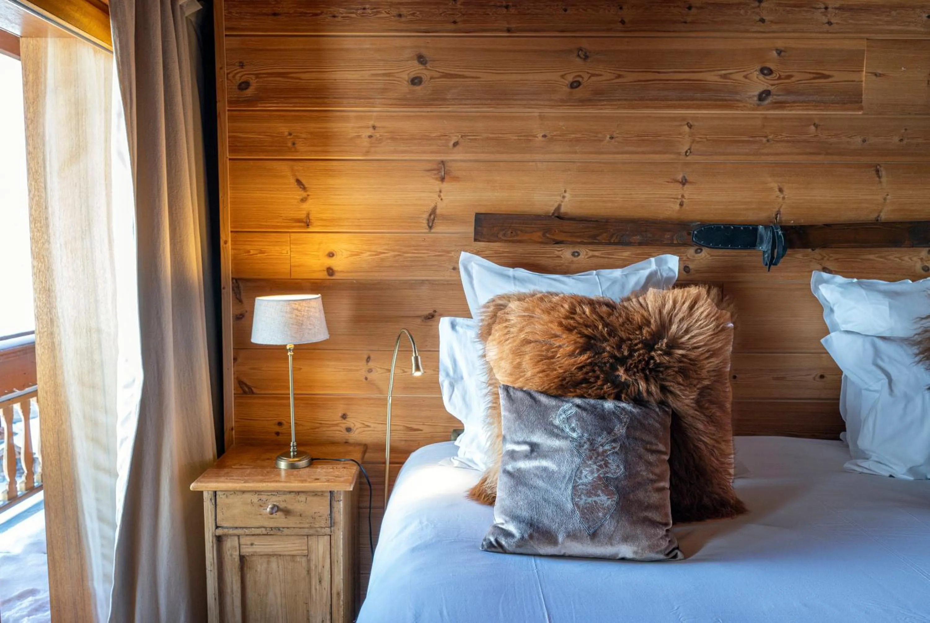 Bed in Hôtel Au Chamois d'Or by Les Etincelles