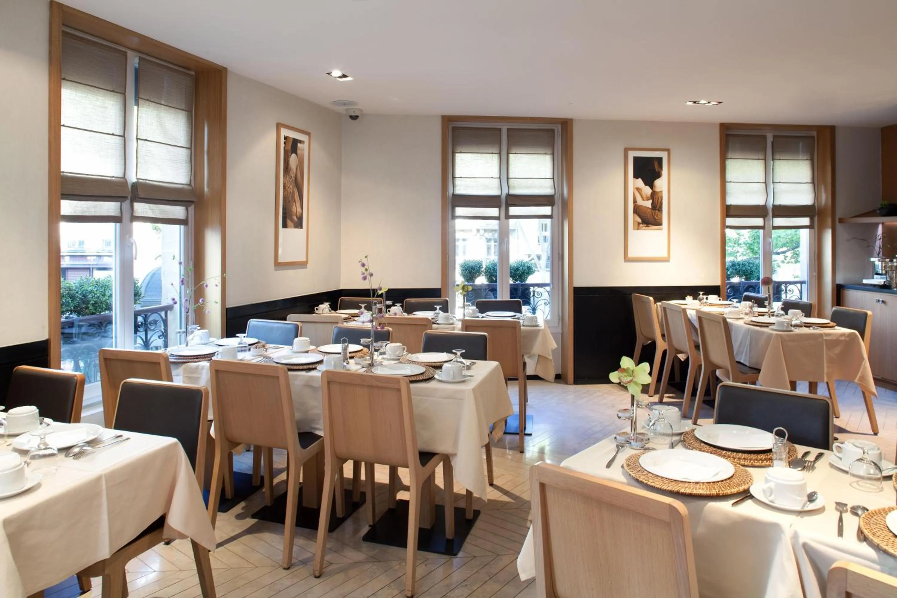 Restaurant/places to eat in Marceau Champs-Elysées