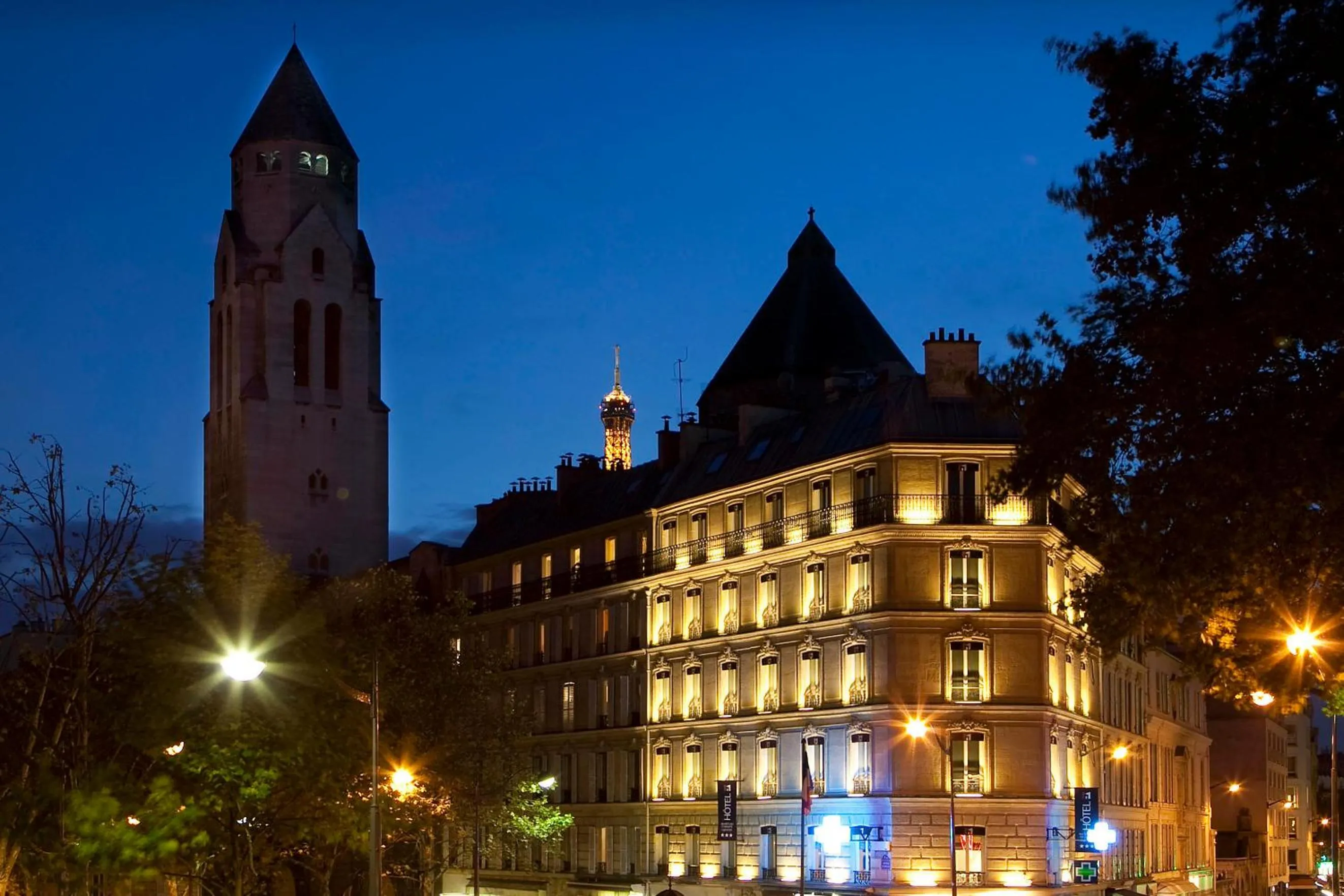 Facade/entrance in Marceau Champs-Elysées