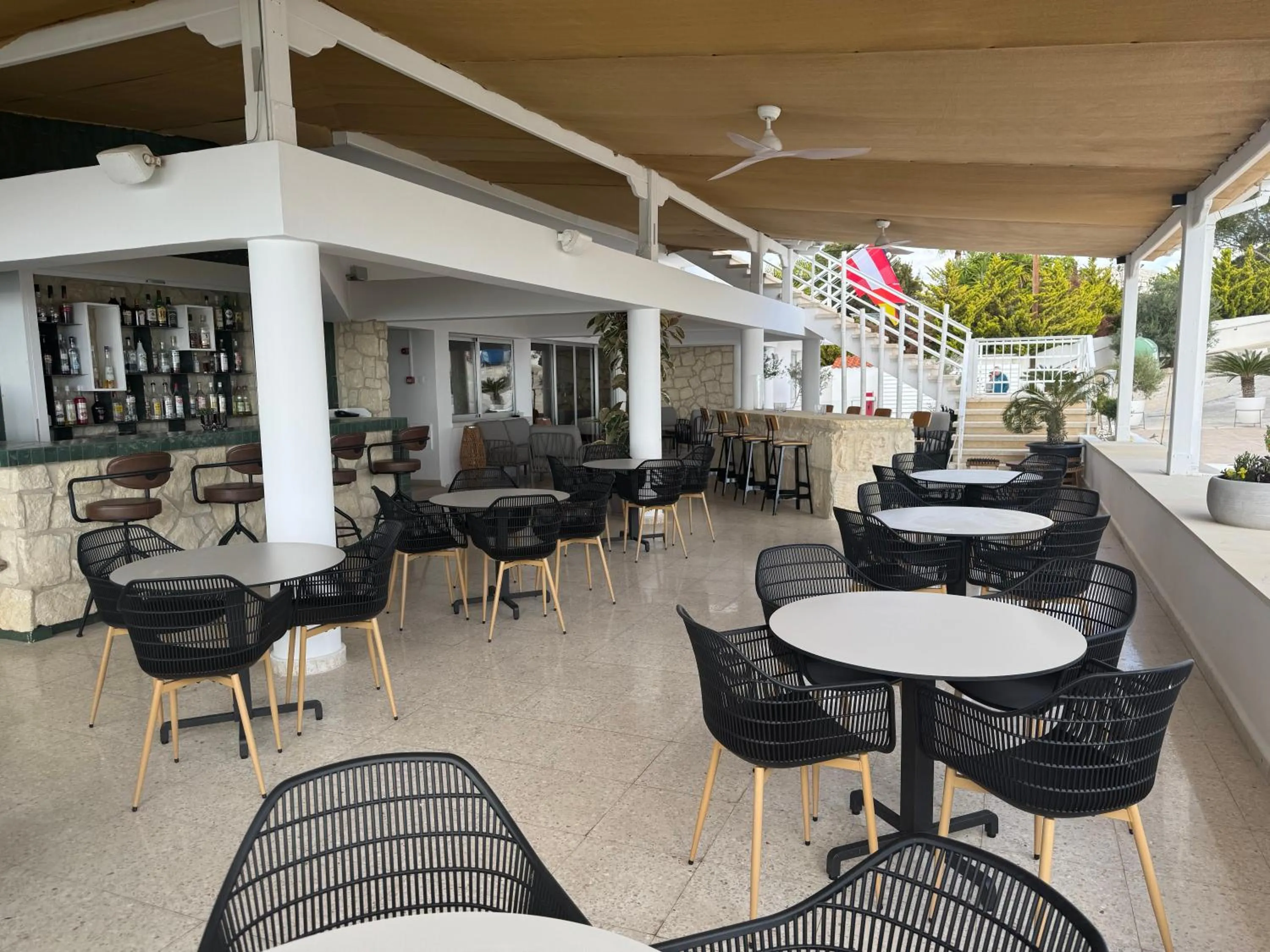 Restaurant/places to eat in Vrachia Beach Hotel & Suites - Adults Only