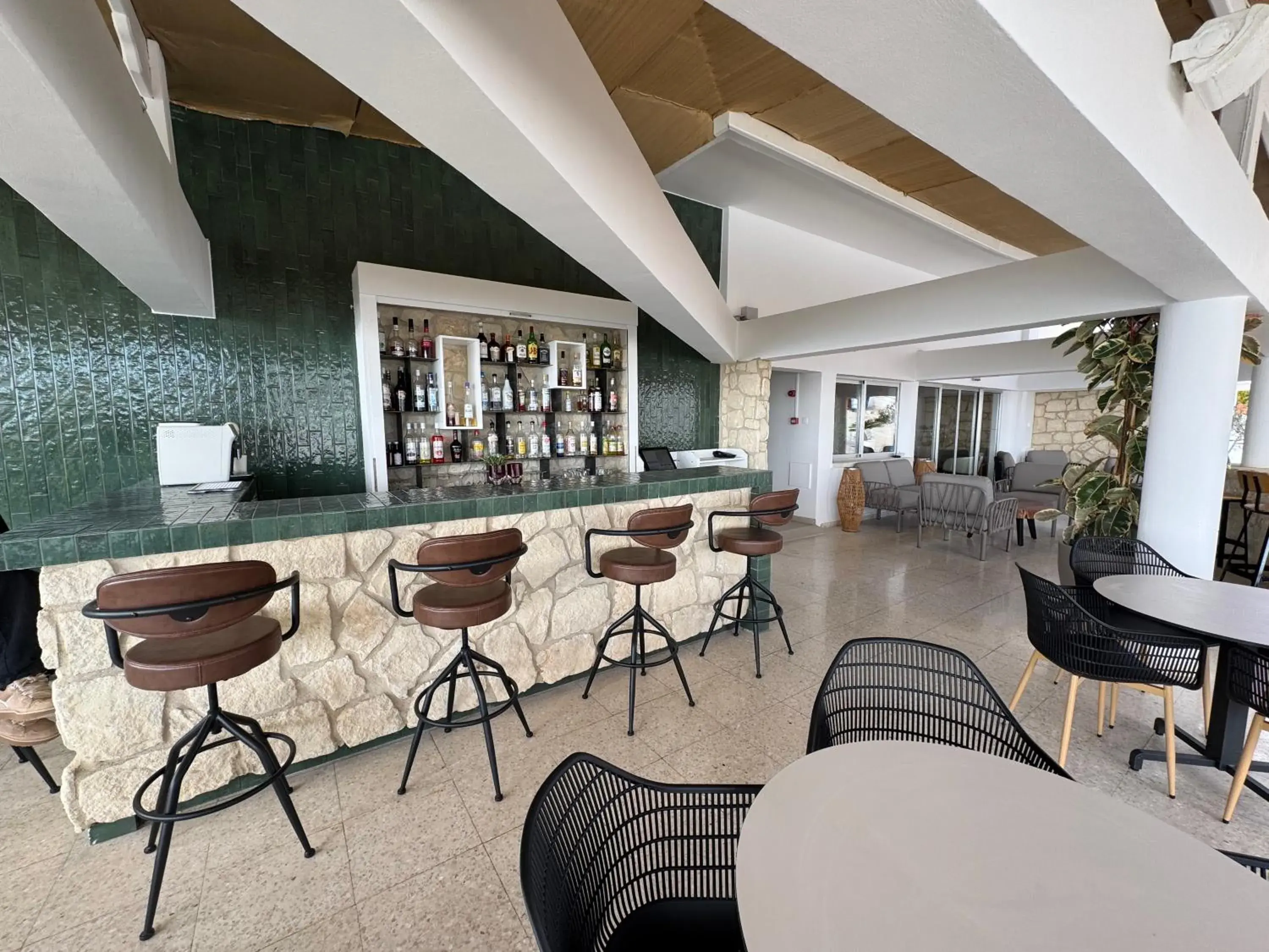 Lounge or bar in Vrachia Beach Hotel & Suites - Adults Only Lounge or bar in Vrachia Beach Hotel & Suites - Adults Only