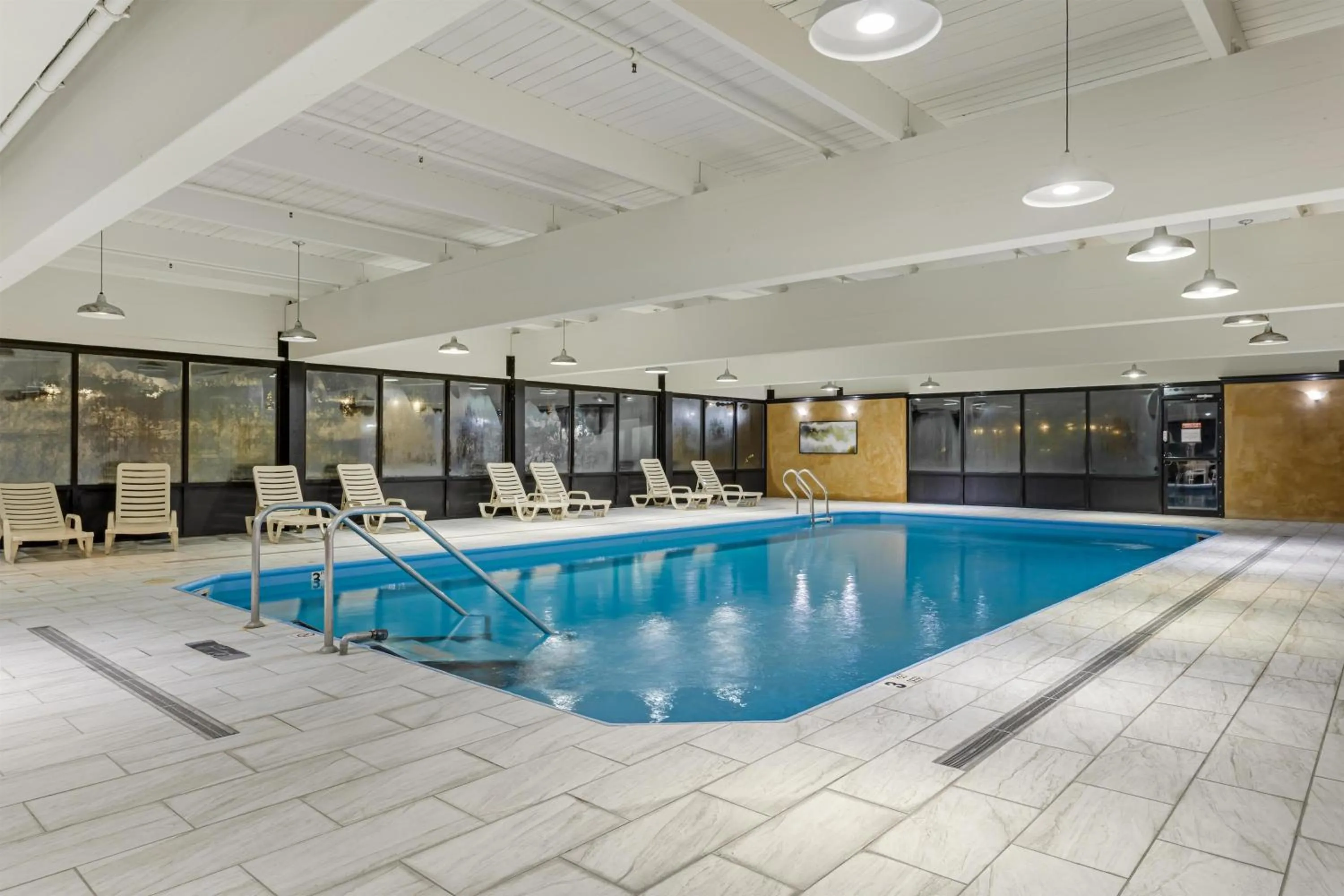 Pool view in Best Western Hunt's Landing Hotel Matamoras Milford