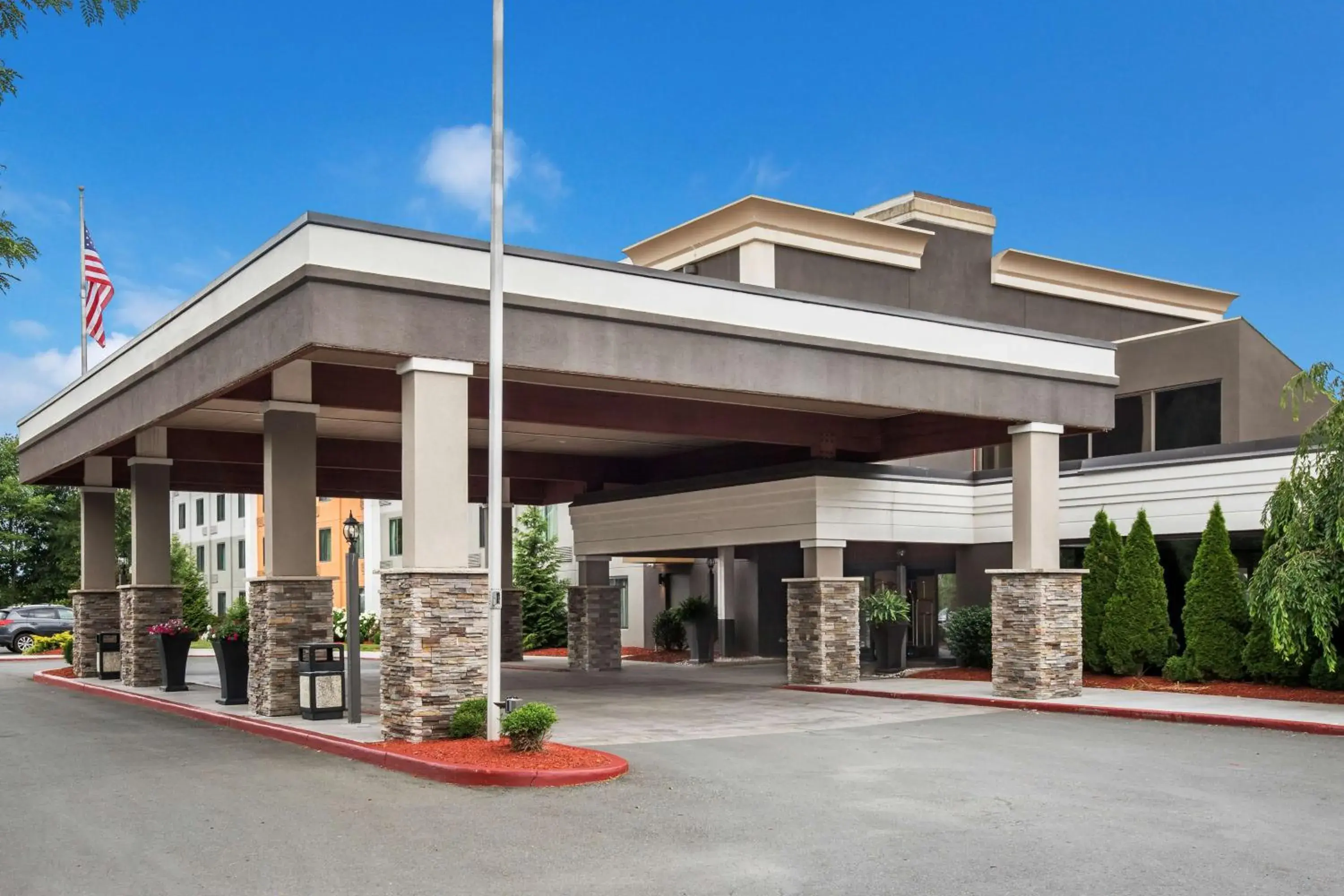 Property building in Best Western Hunt's Landing Hotel Matamoras Milford Property building in Best Western Hunt's Landing Hotel Matamoras Milford