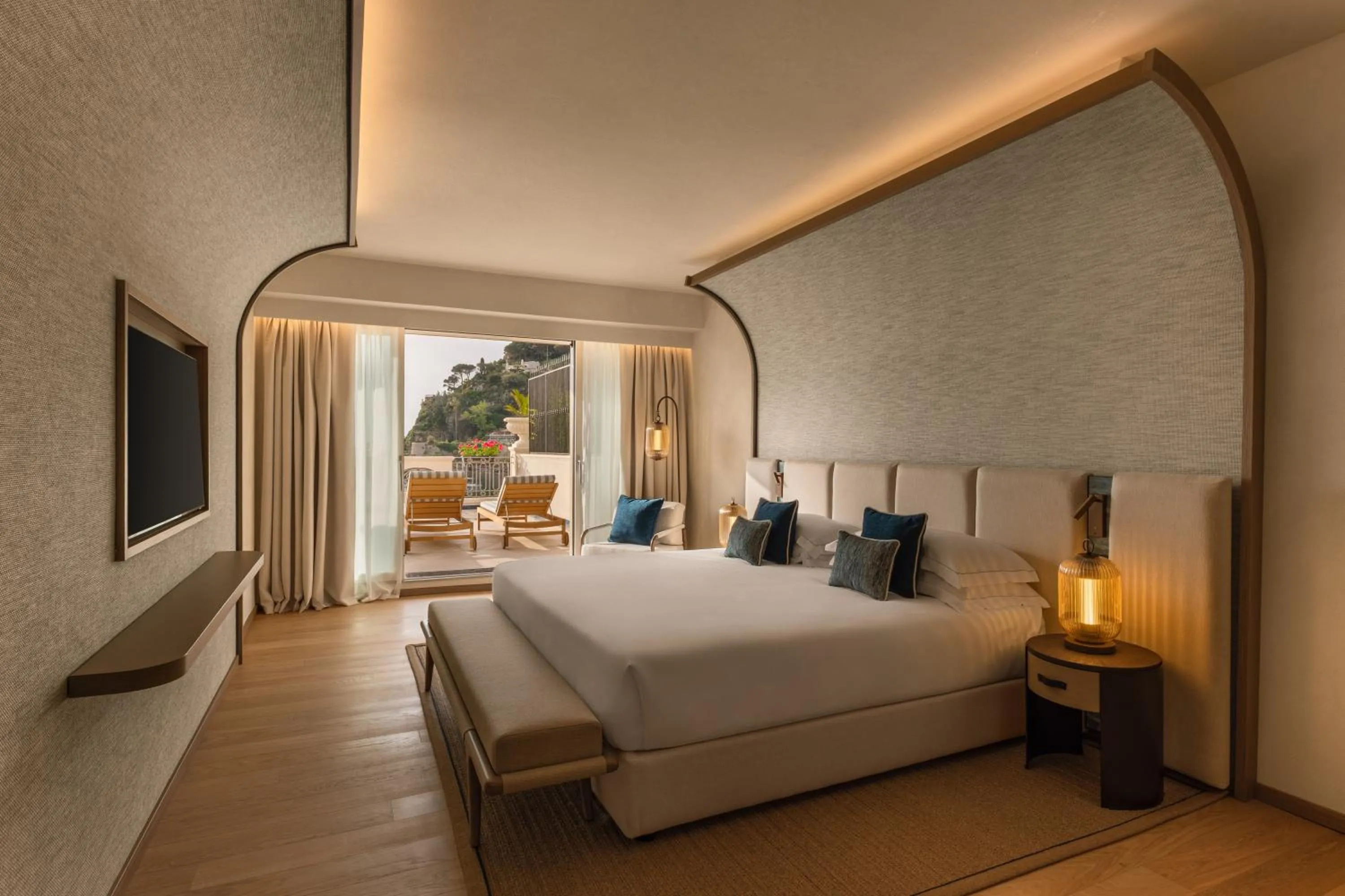 Bed in Mazzarò Sea Palace - The Leading Hotels of the World