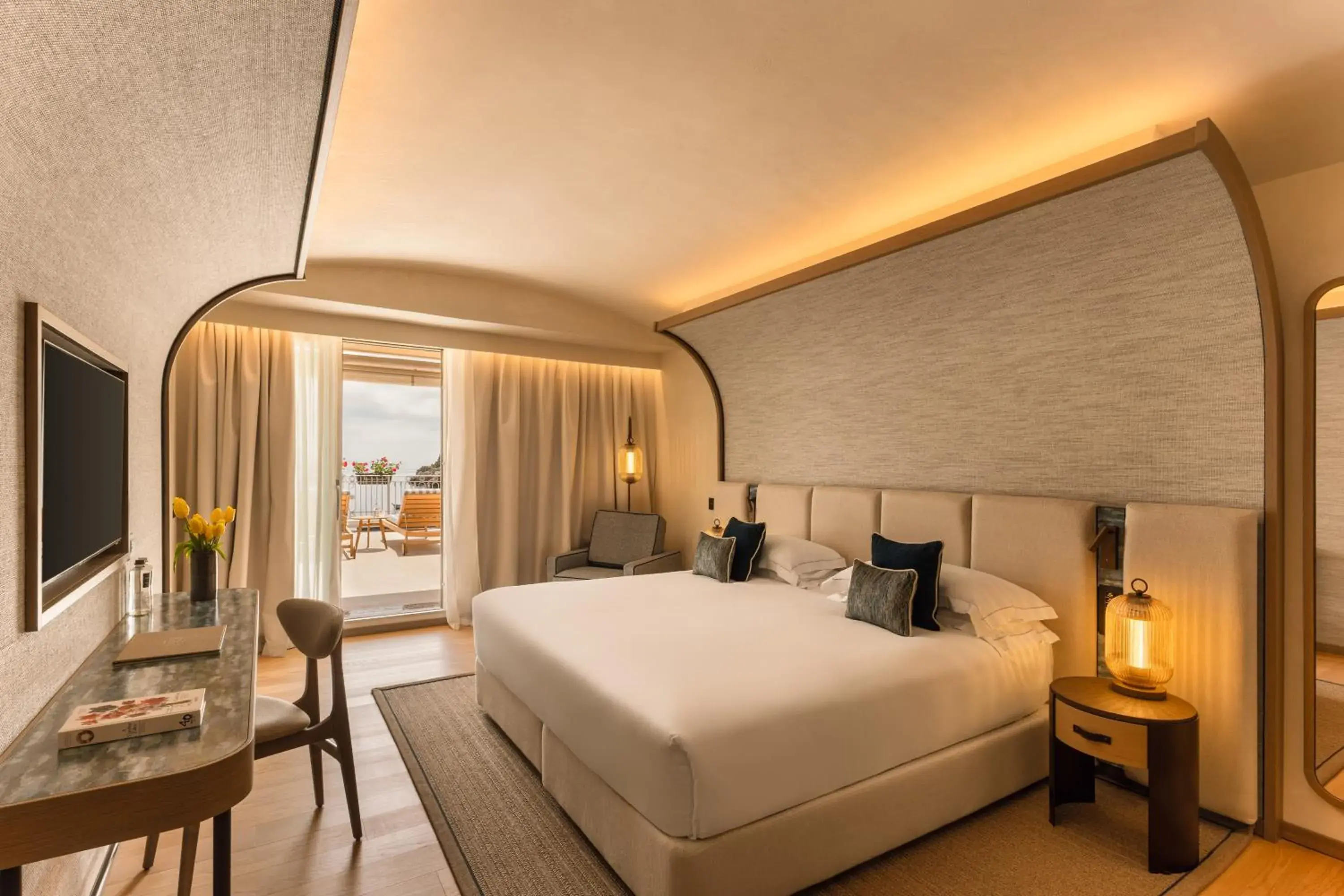 Deluxe Double Room with Sea View in Mazzarò Sea Palace - The Leading Hotels of the World Deluxe Double Room with Sea View in Mazzarò Sea Palace - The Leading Hotels of the World