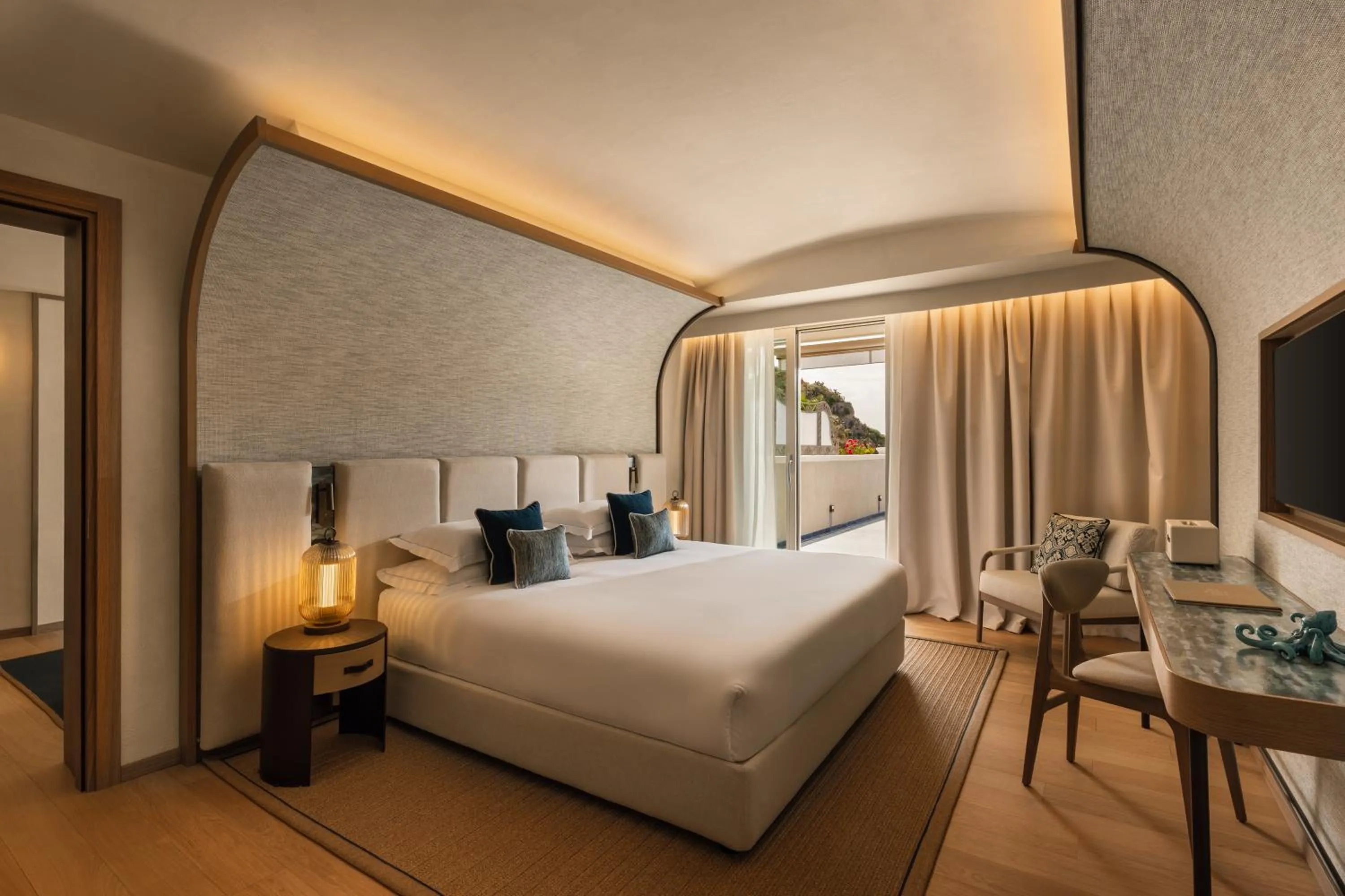 Bed in Mazzarò Sea Palace - The Leading Hotels of the World