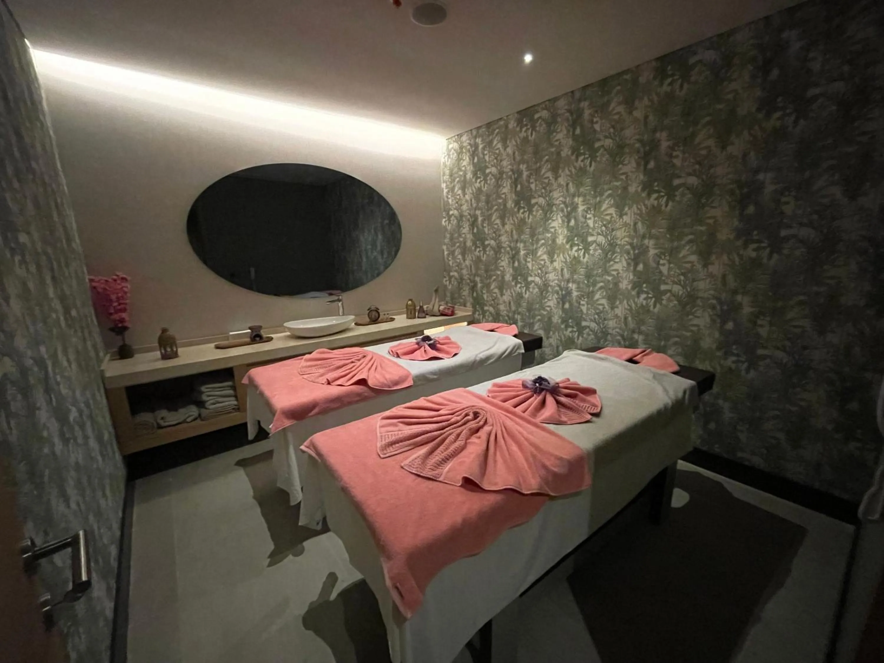 Massage, Bed in Edition Old City Hotel