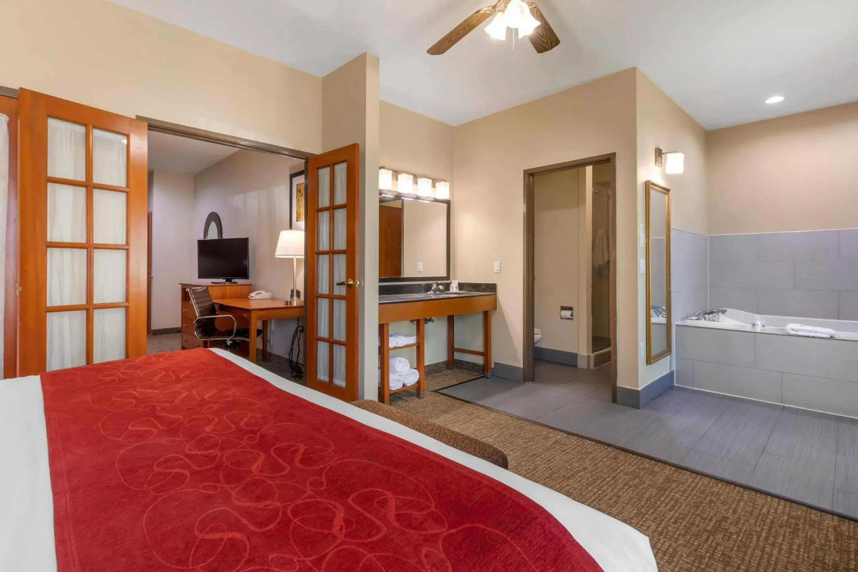 Bedroom, Bed in Comfort Suites North Dallas Bedroom, Bed in Comfort Suites North Dallas
