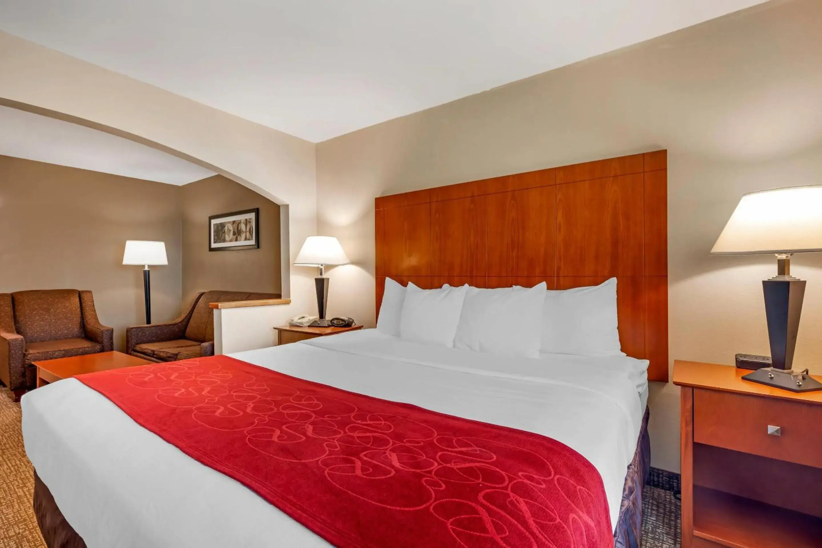 Bedroom, Bed in Comfort Suites North Dallas Bedroom, Bed in Comfort Suites North Dallas