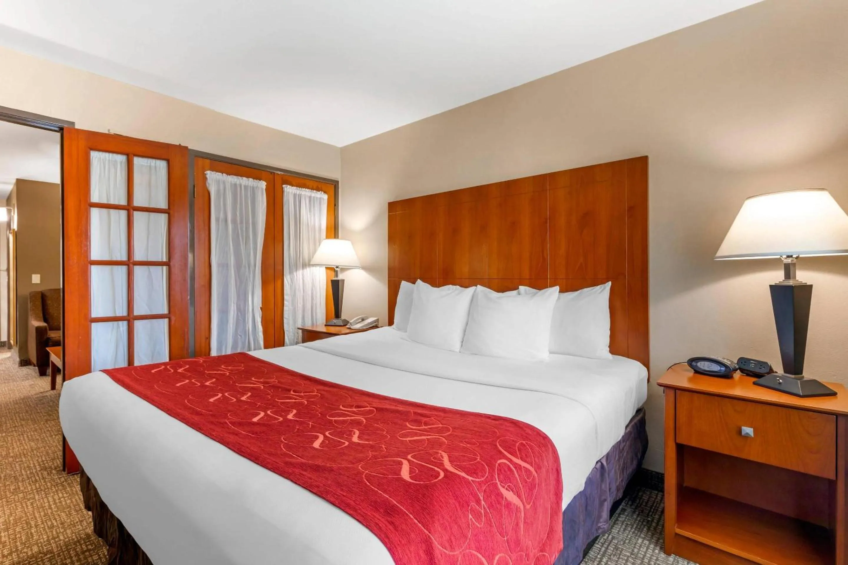Bedroom, Bed in Comfort Suites North Dallas