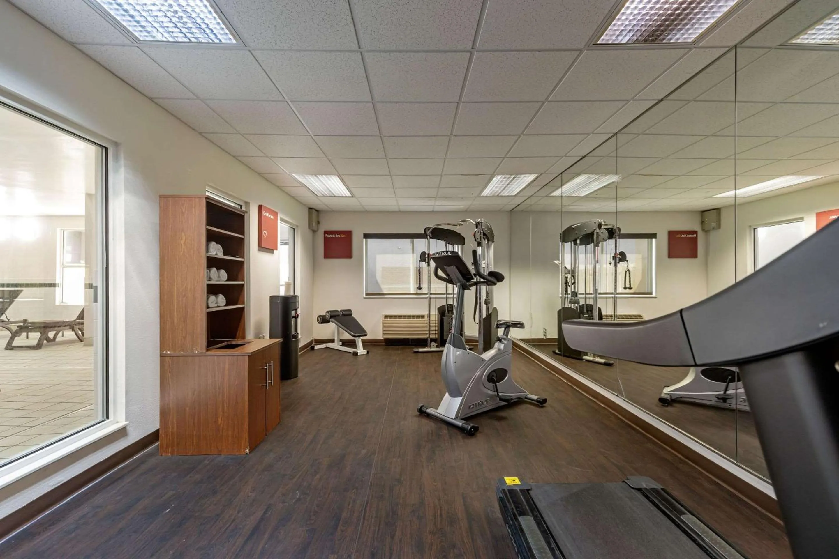 Fitness centre/facilities in Comfort Suites North Dallas