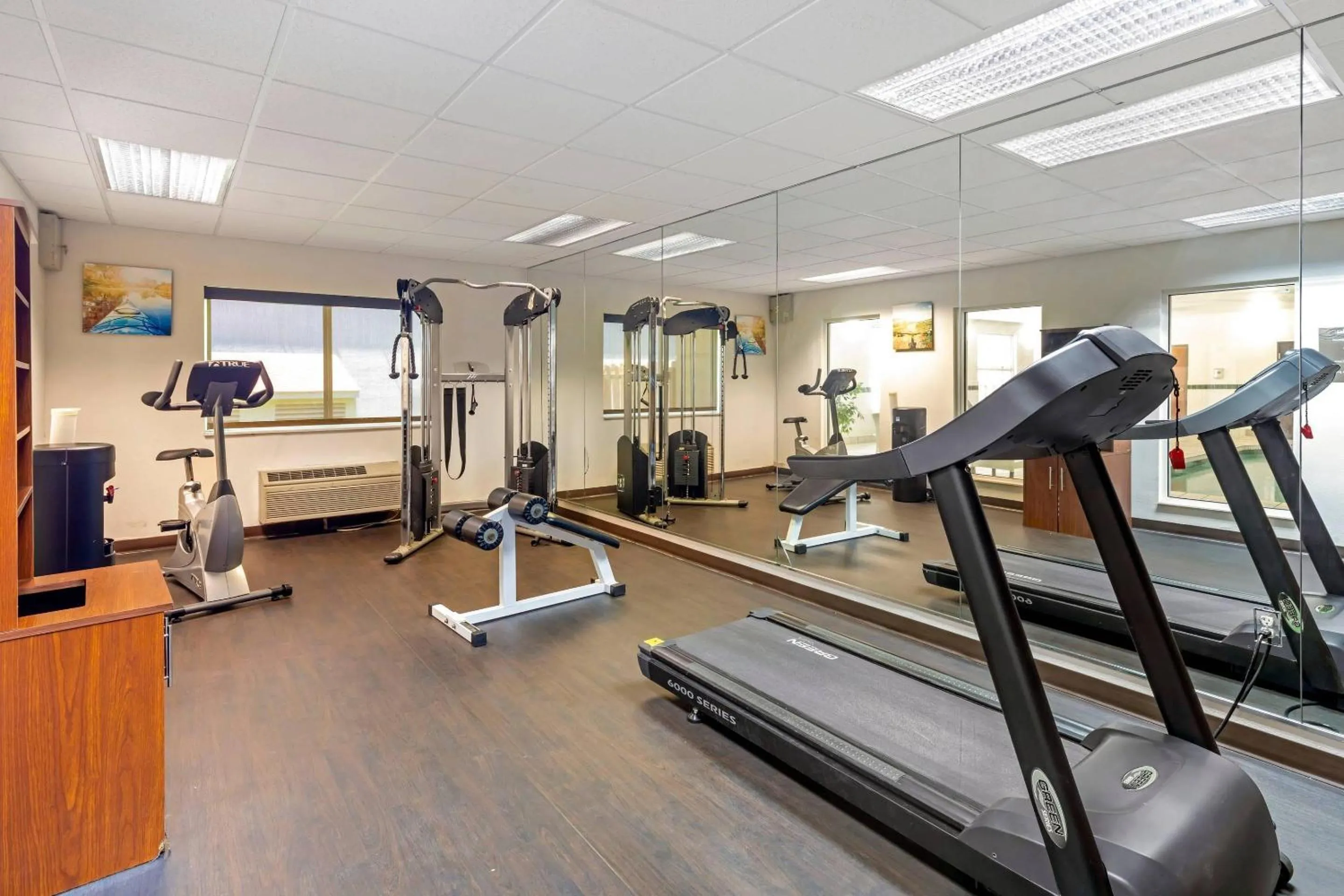 Fitness centre/facilities in Comfort Suites North Dallas