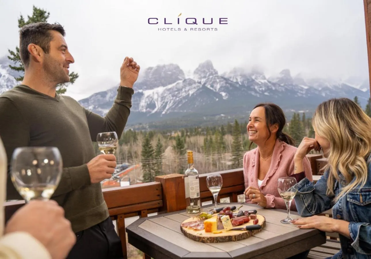 Guests in Falcon Crest Lodge by CLIQUE