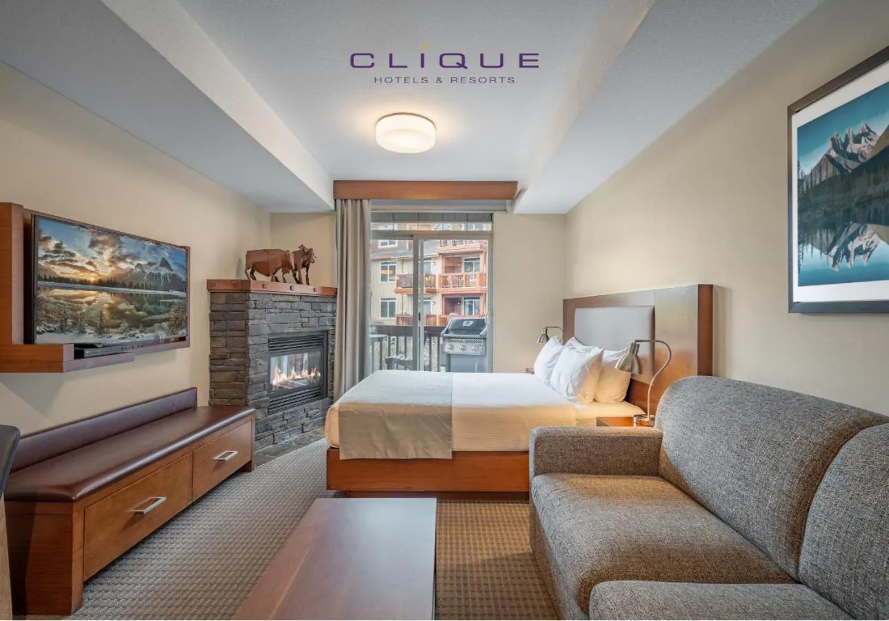 Photo of the whole room, Bed in Falcon Crest Lodge by CLIQUE