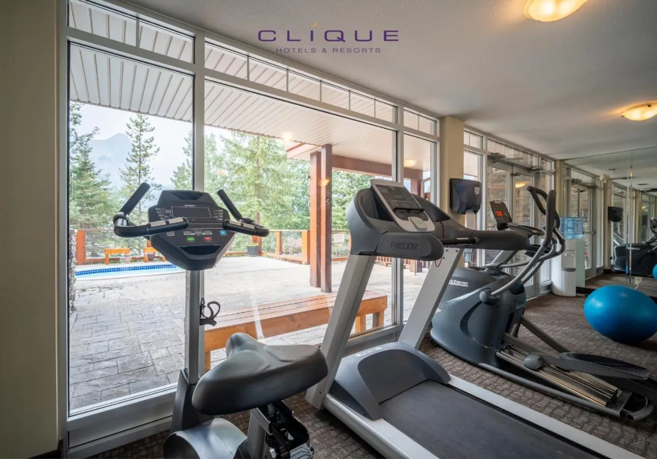 Fitness centre/facilities in Falcon Crest Lodge by CLIQUE