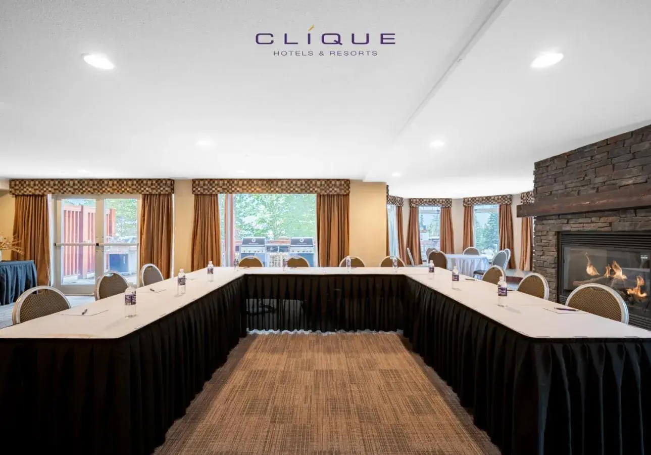 Meeting/conference room in Falcon Crest Lodge by CLIQUE Meeting/conference room in Falcon Crest Lodge by CLIQUE