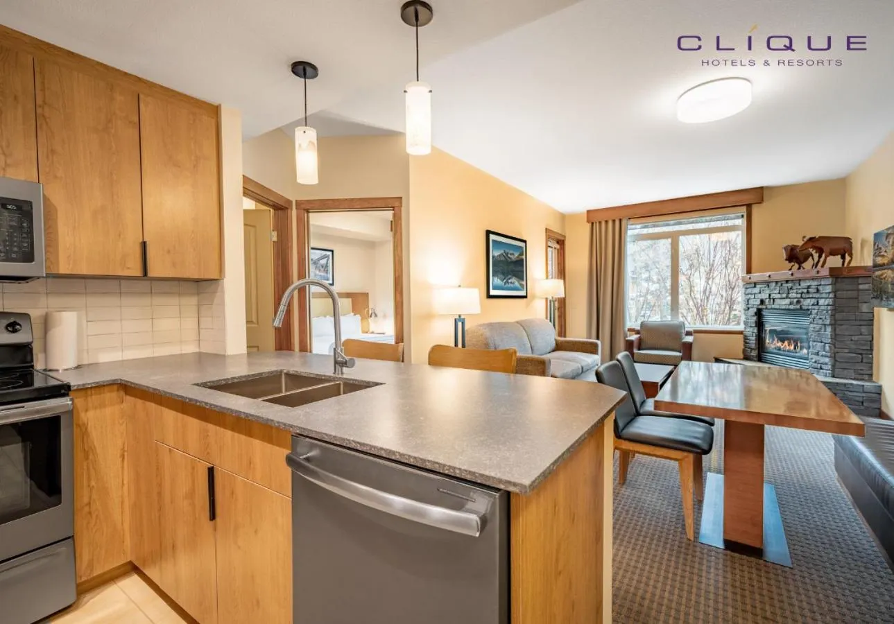 Kitchen or kitchenette in Falcon Crest Lodge by CLIQUE