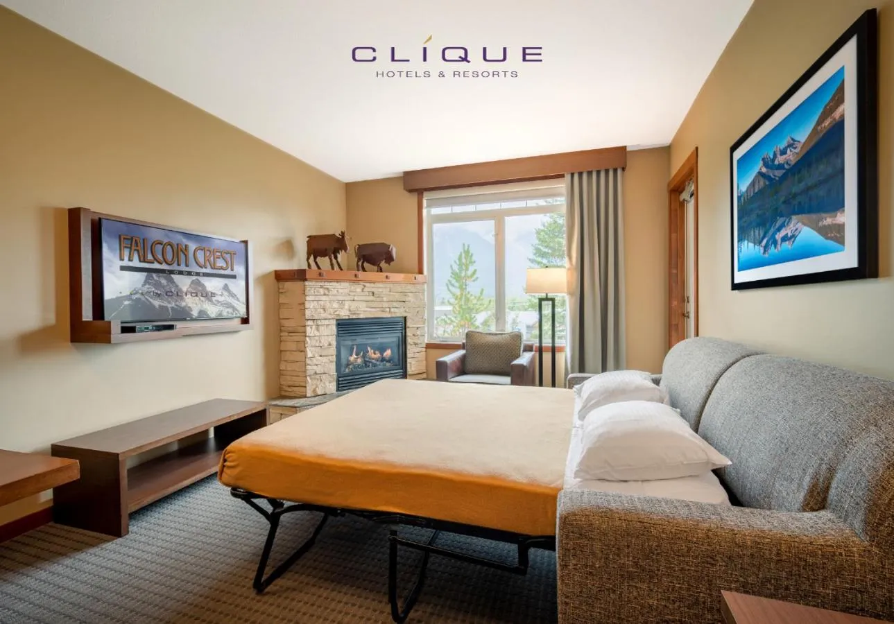 Living room in Falcon Crest Lodge by CLIQUE