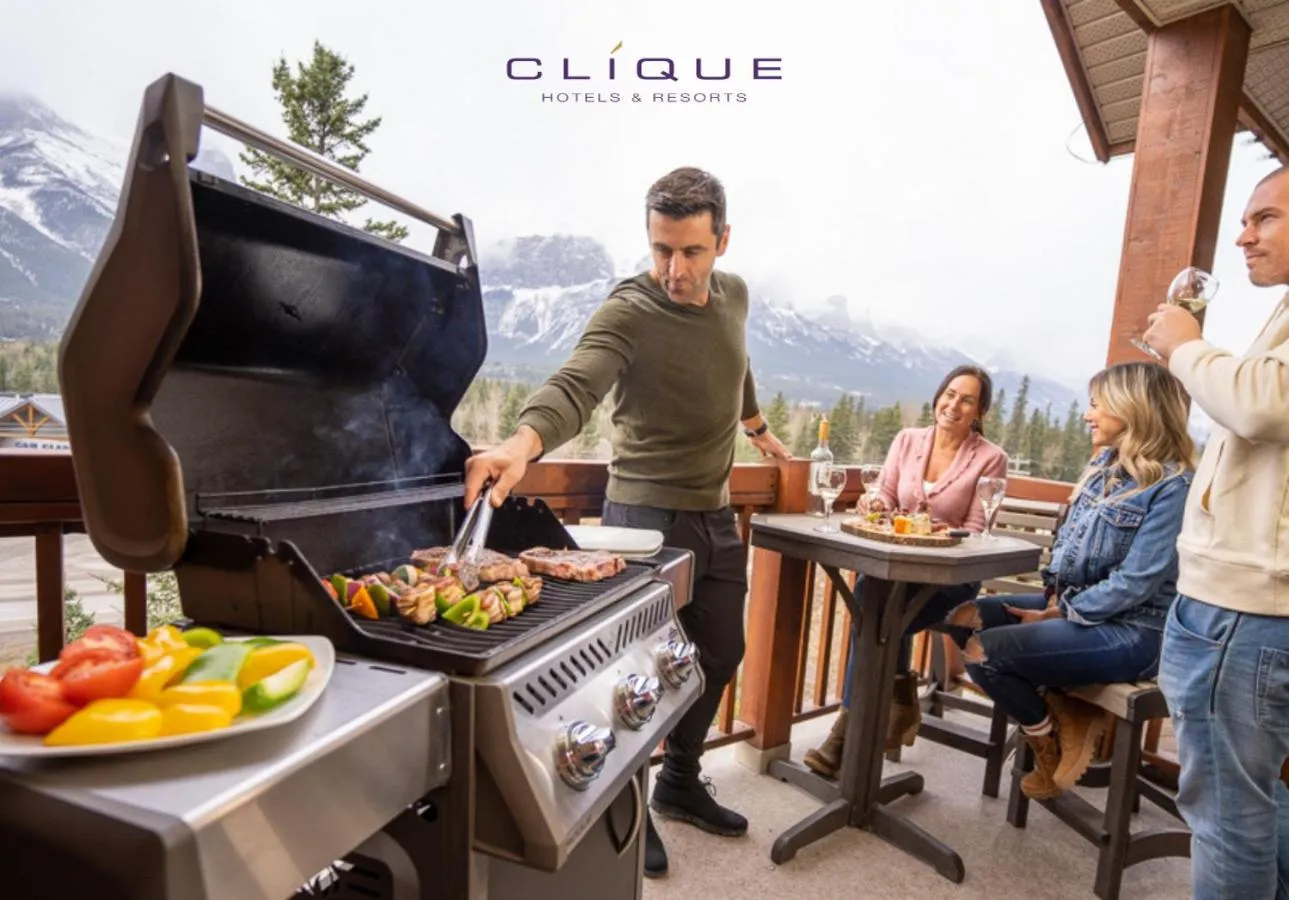 BBQ facilities in Falcon Crest Lodge by CLIQUE