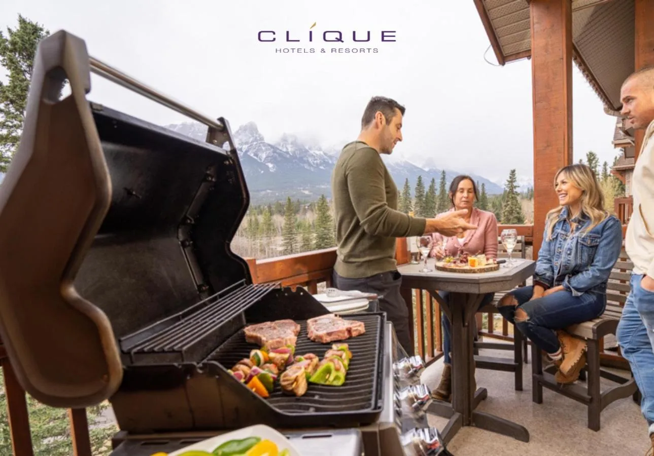 BBQ facilities in Falcon Crest Lodge by CLIQUE