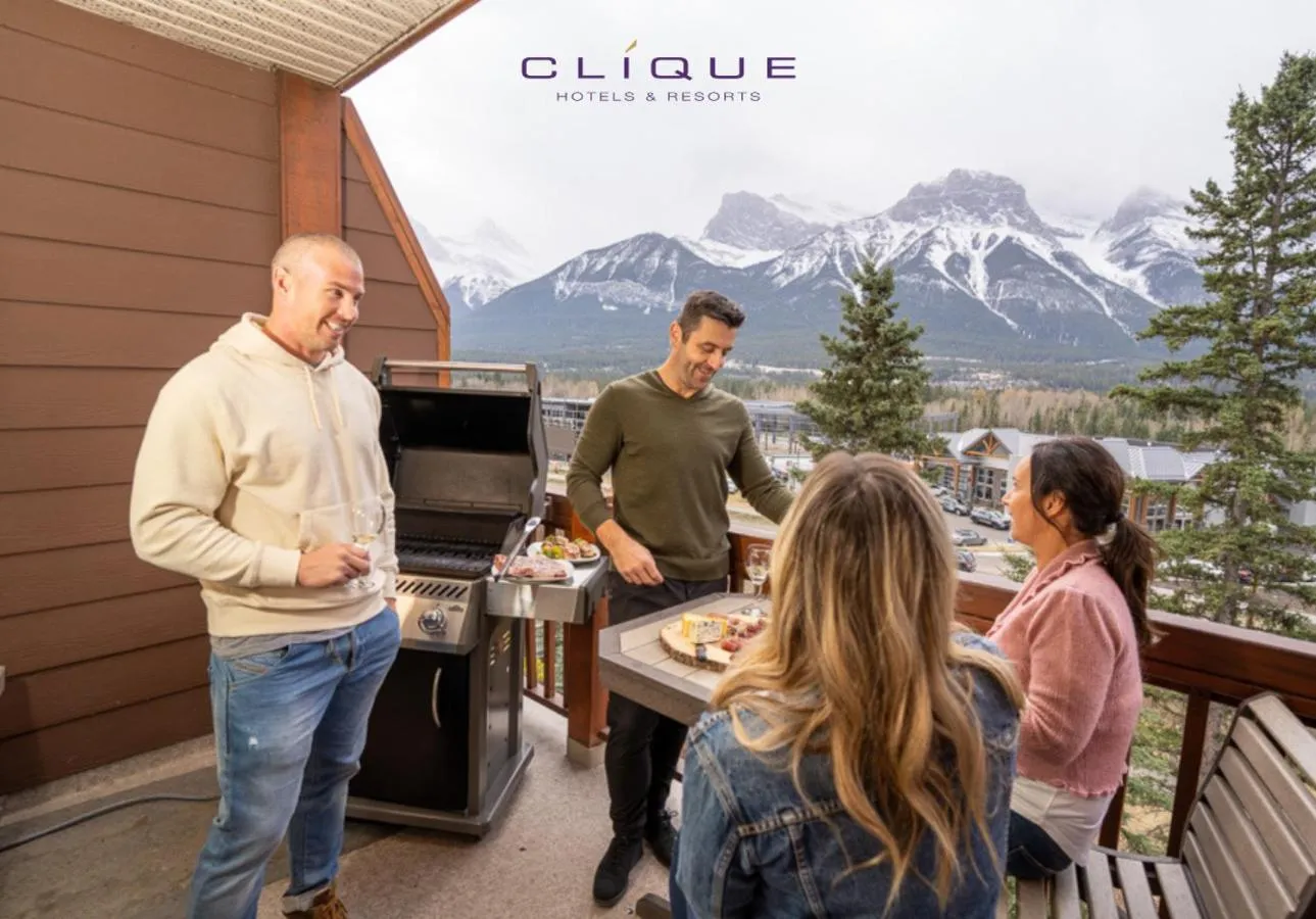 Guests in Falcon Crest Lodge by CLIQUE