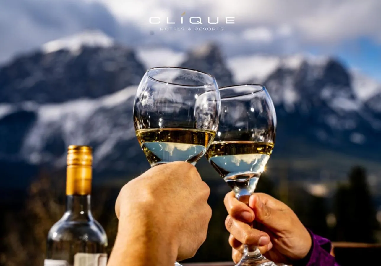 Mountain view in Falcon Crest Lodge by CLIQUE