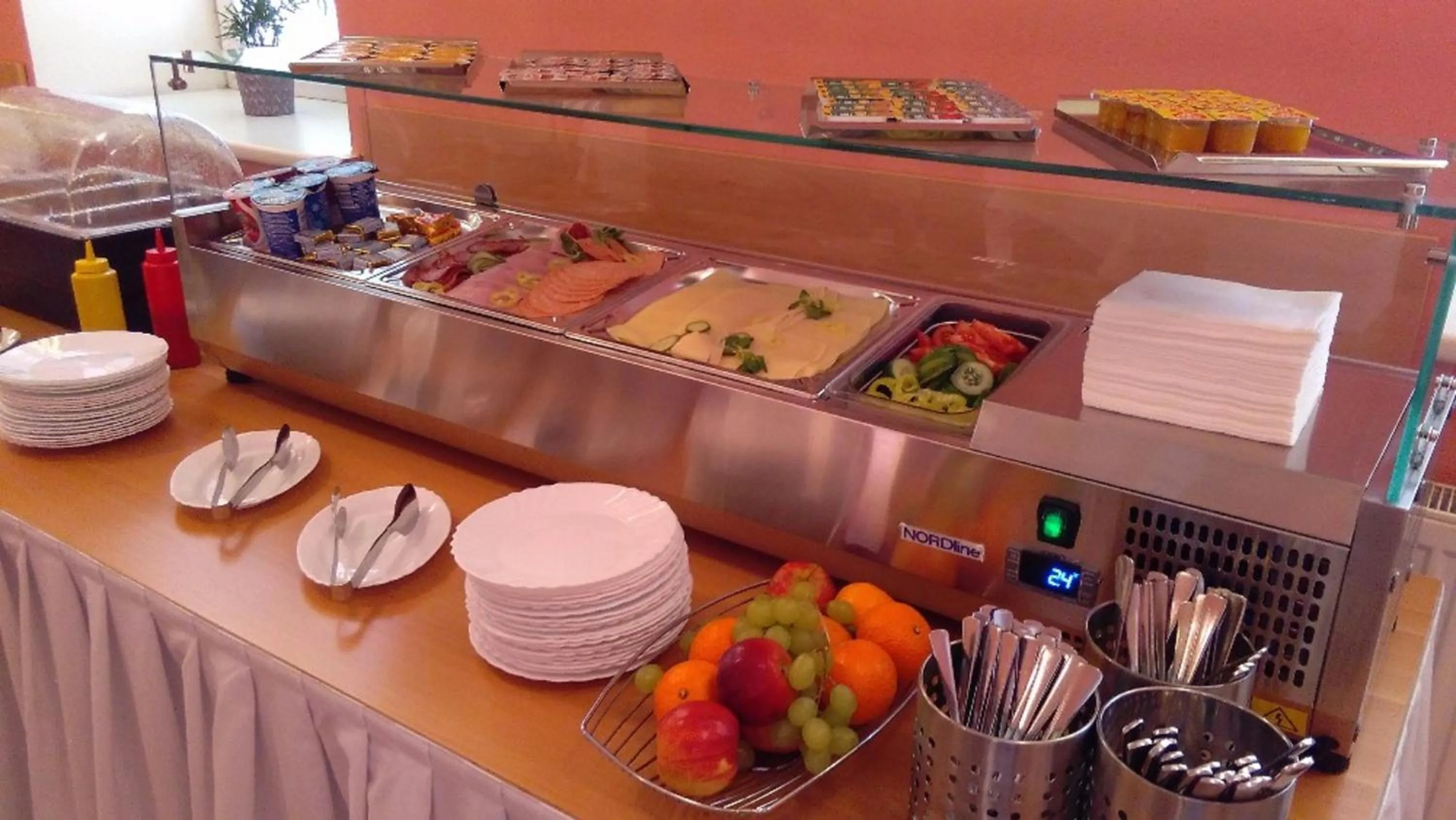 Buffet breakfast in Hotel Senimo