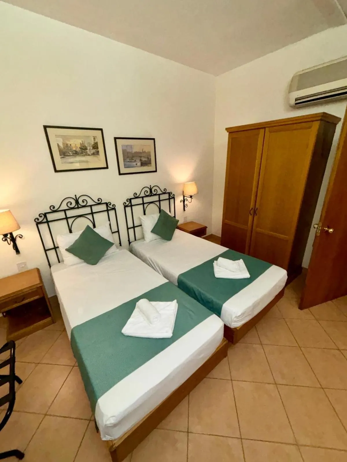 Bed in Hotel Kennedy Nova