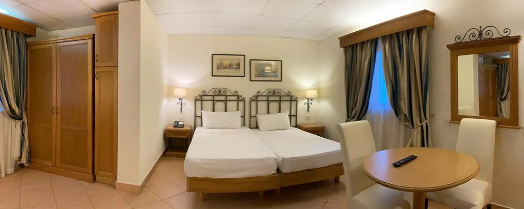 Bedroom, Bed in Hotel Kennedy Nova