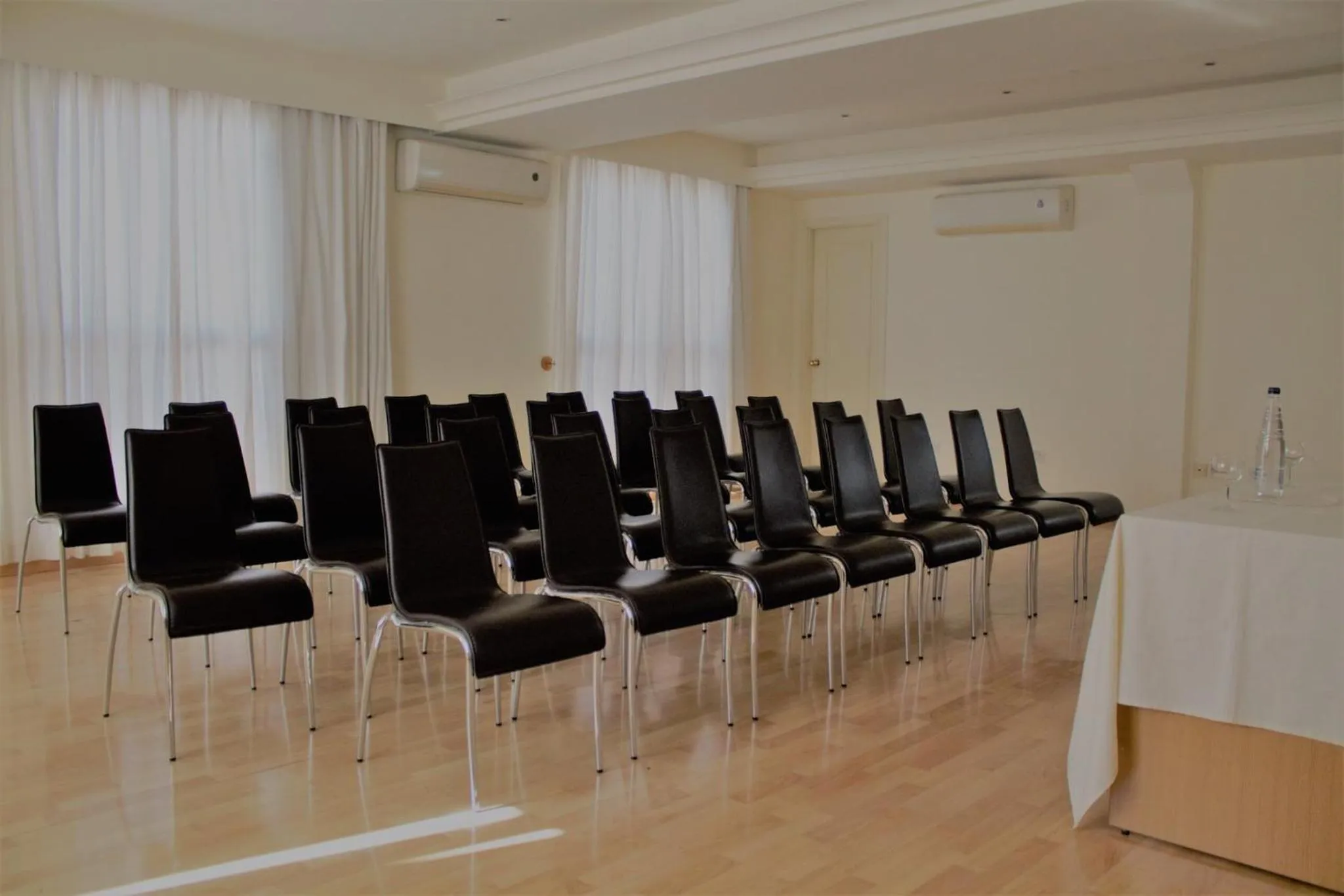 Business facilities in Hotel Kennedy Nova
