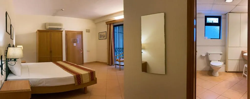 Bedroom, Bed in Hotel Kennedy Nova