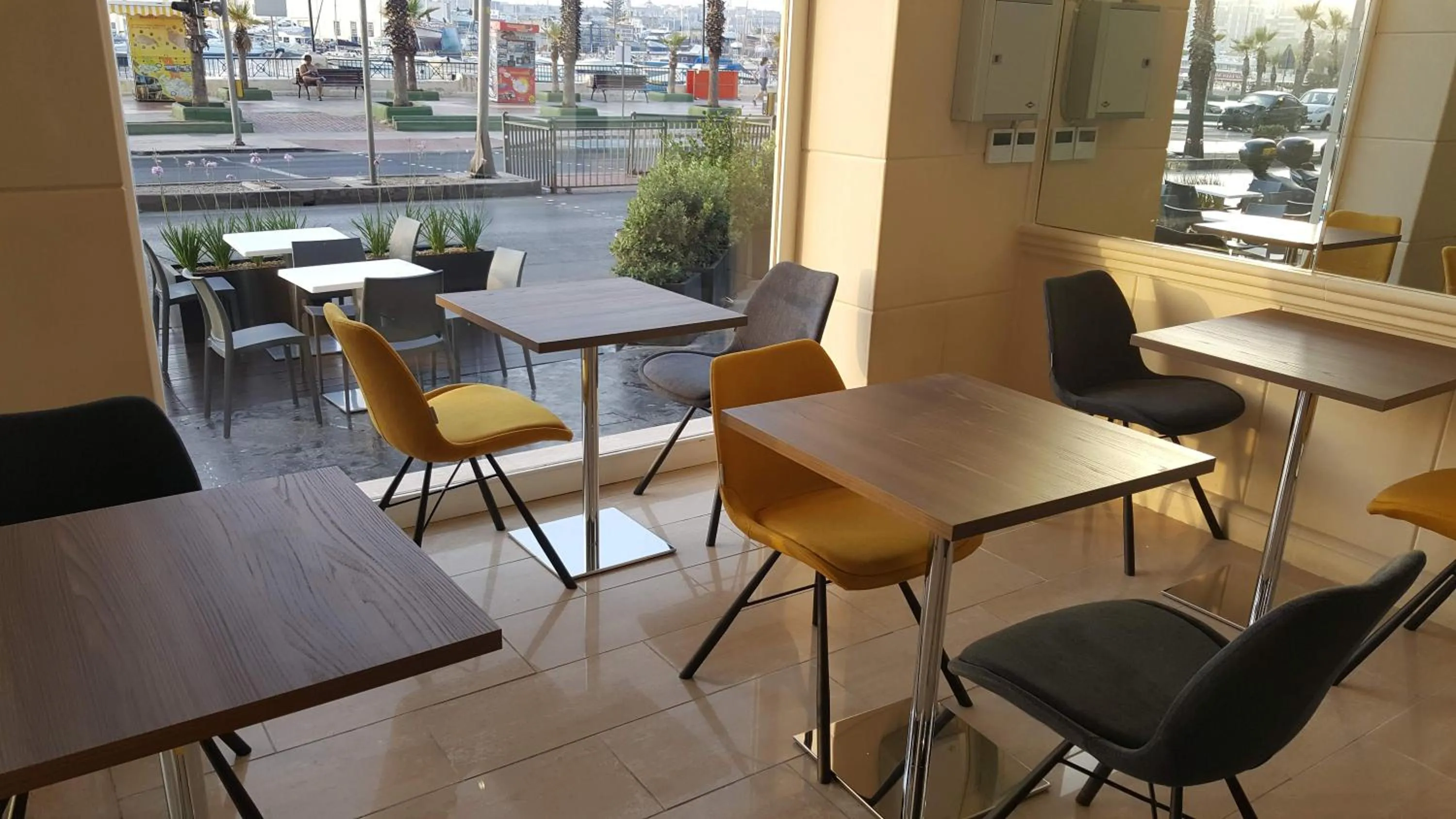 Restaurant/places to eat in Hotel Kennedy Nova