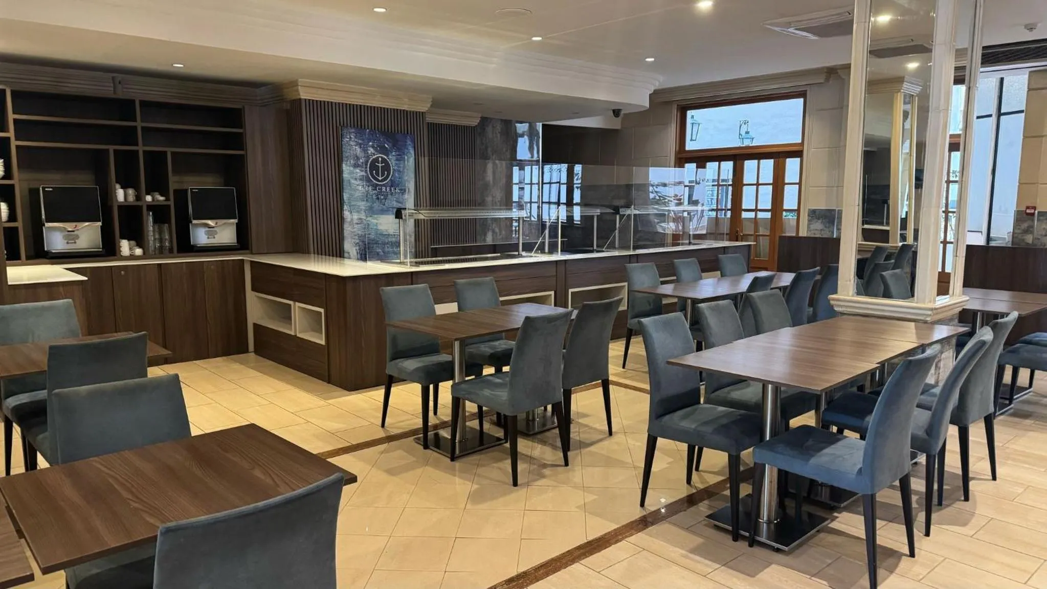 Restaurant/places to eat in Hotel Kennedy Nova