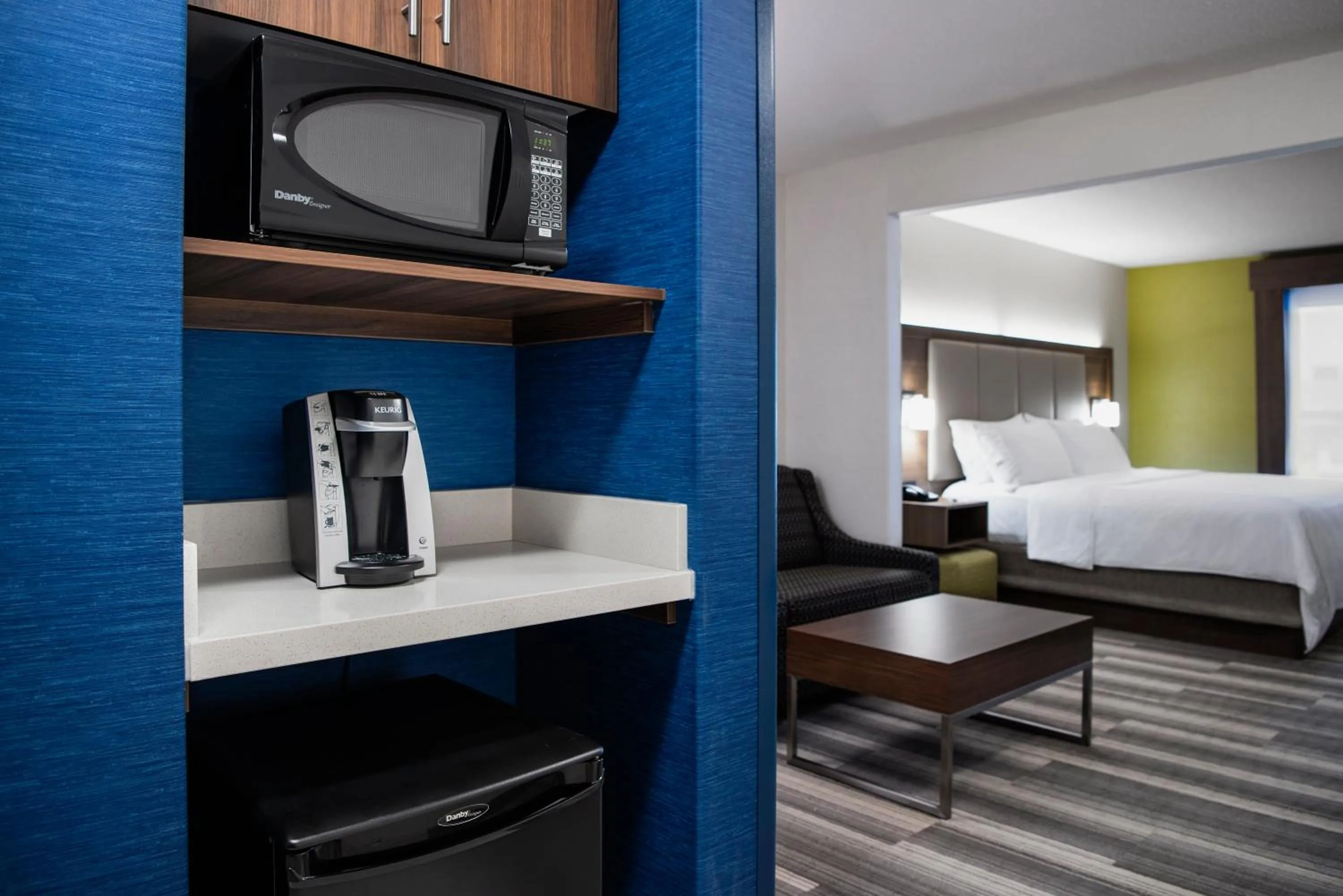 Photo of the whole room, Bed in Holiday Inn Express Hotel & Suites Saskatoon by IHG