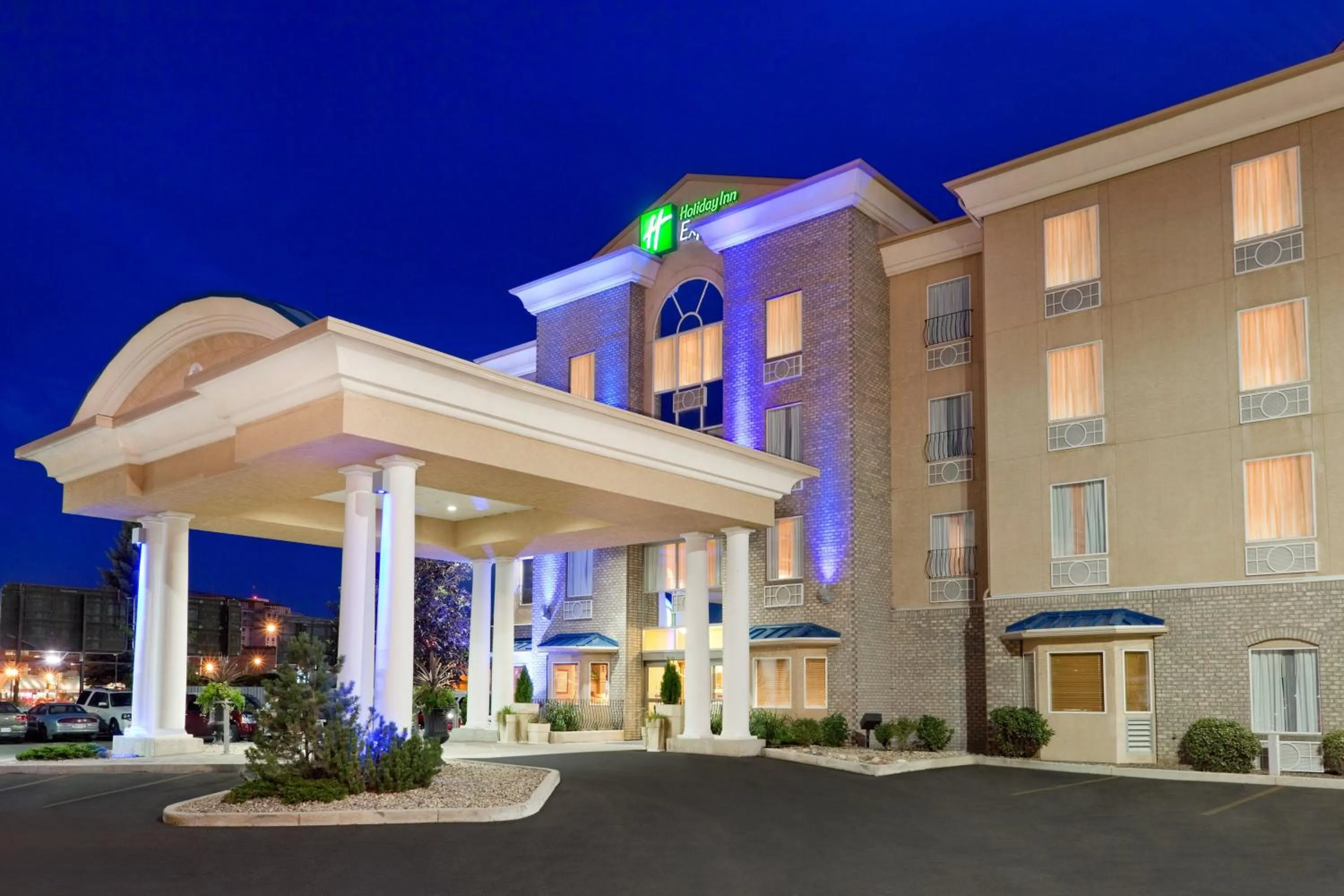 Property building in Holiday Inn Express Hotel & Suites Saskatoon by IHG