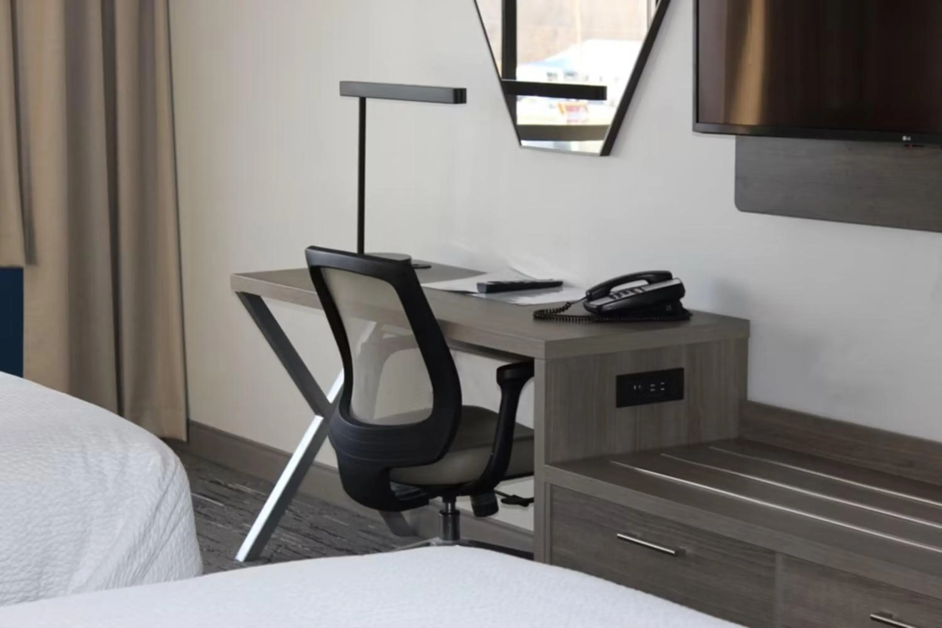 TV and multimedia, Bed in Holiday Inn Carbondale - Conference Center by IHG