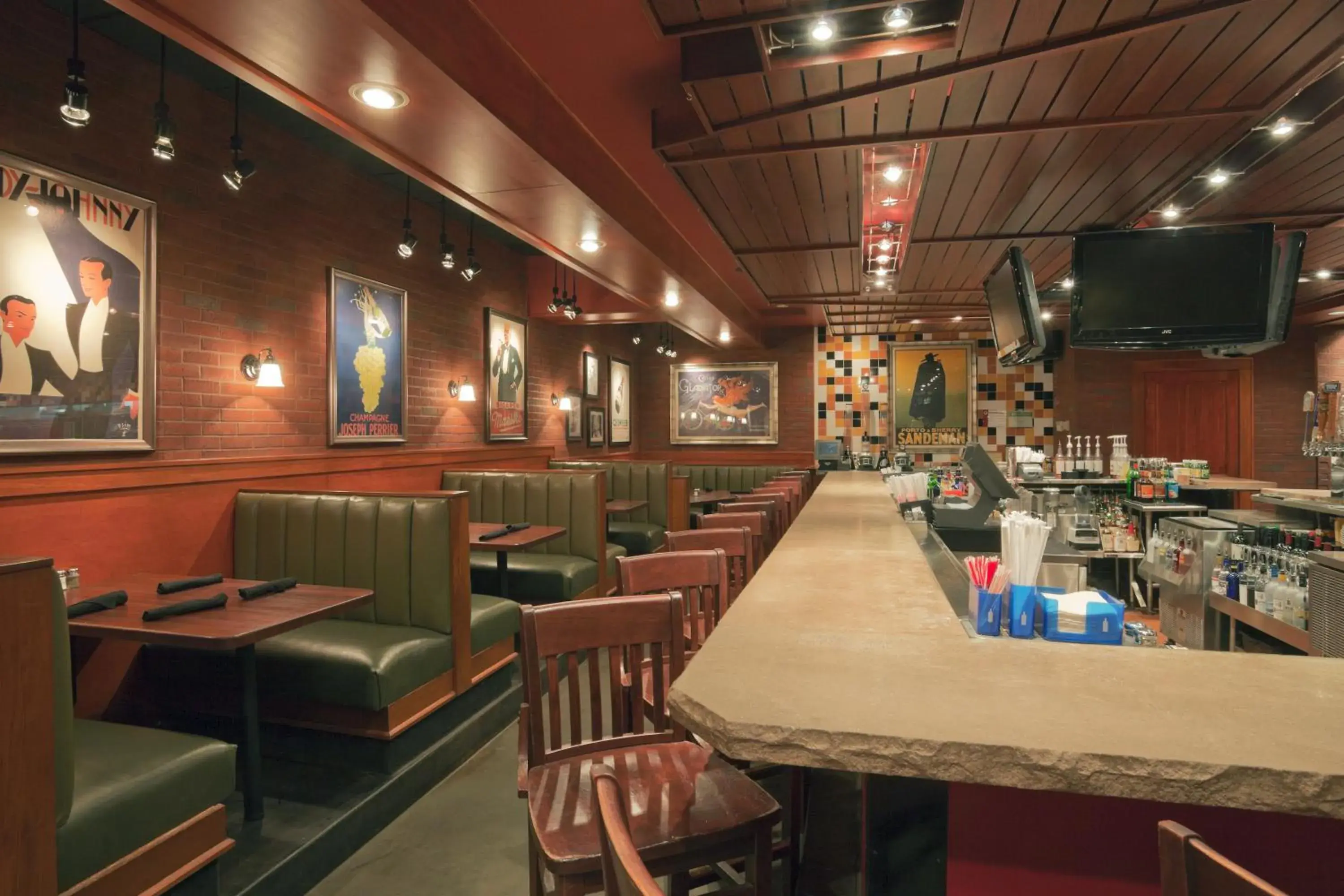 Lounge or bar in Holiday Inn Carbondale - Conference Center by IHG Lounge or bar in Holiday Inn Carbondale - Conference Center by IHG