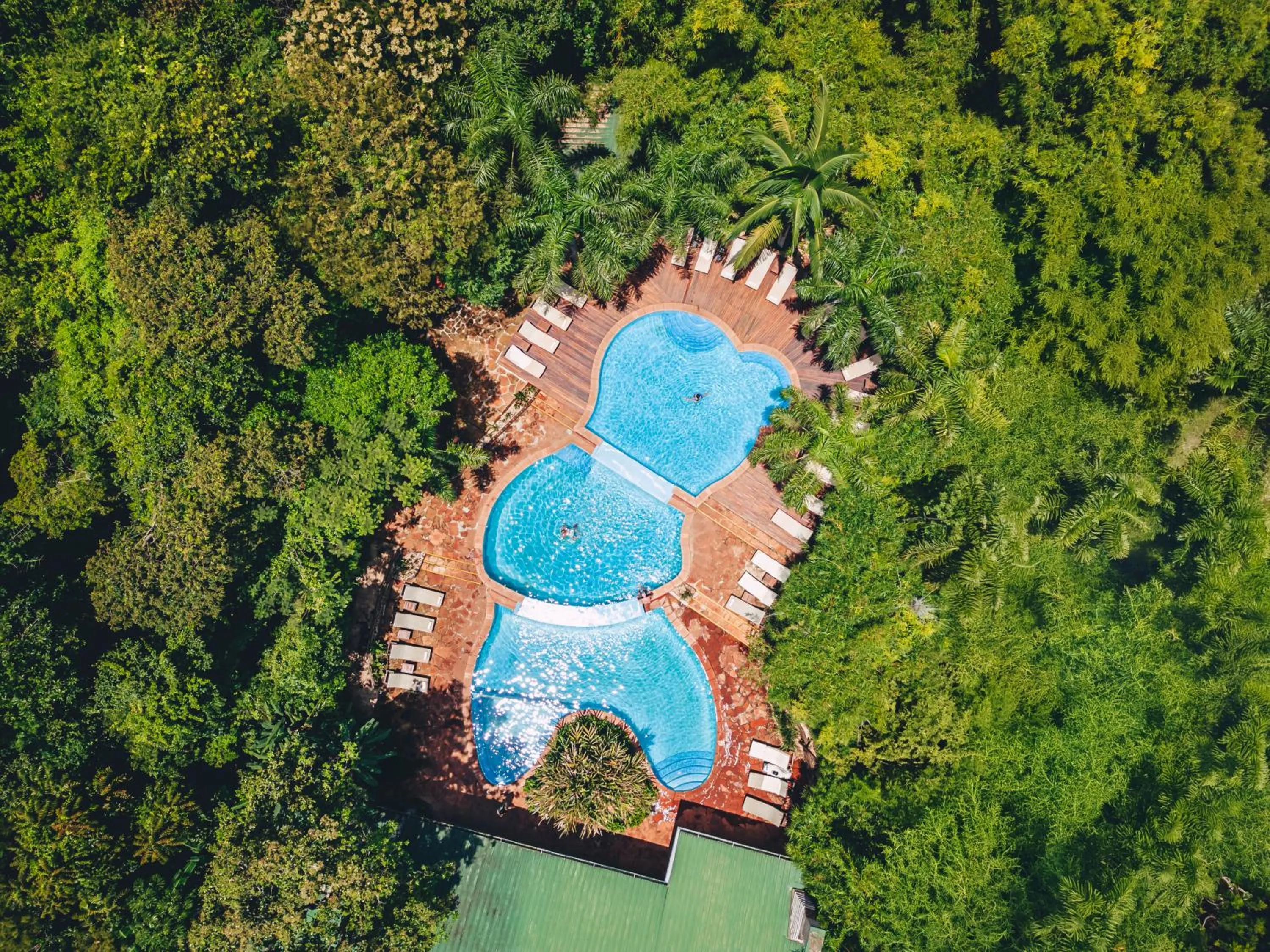 Swimming pool in La Aldea De La Selva Lodge