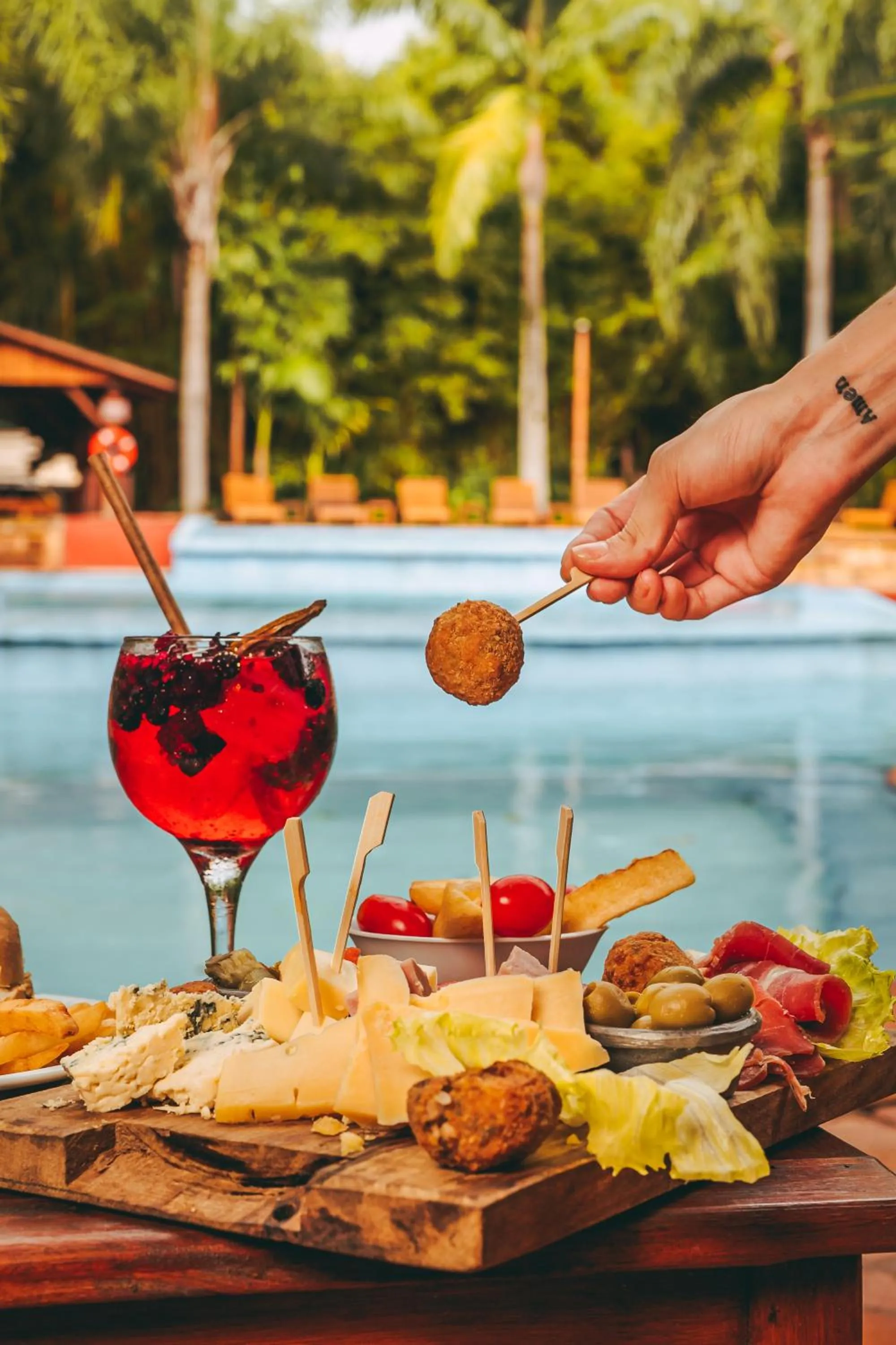 Swimming pool in La Aldea De La Selva Lodge