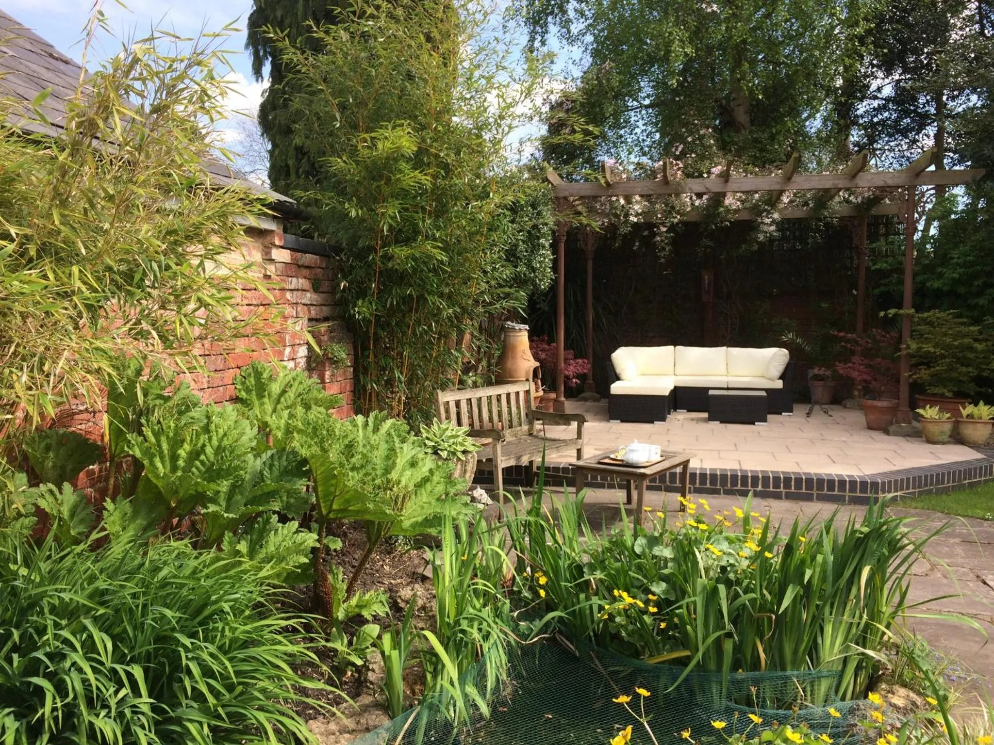 Area and facilities in Little Manor