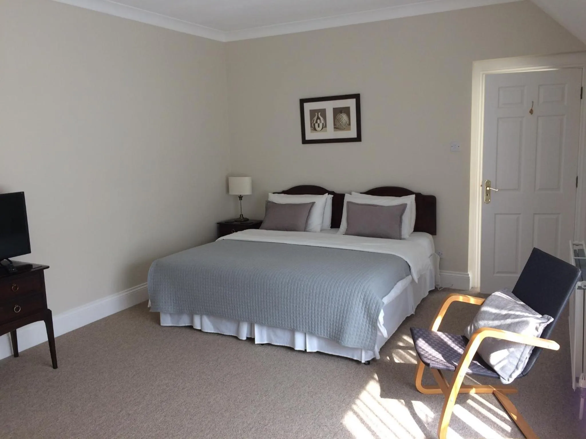 Photo of the whole room in Little Manor