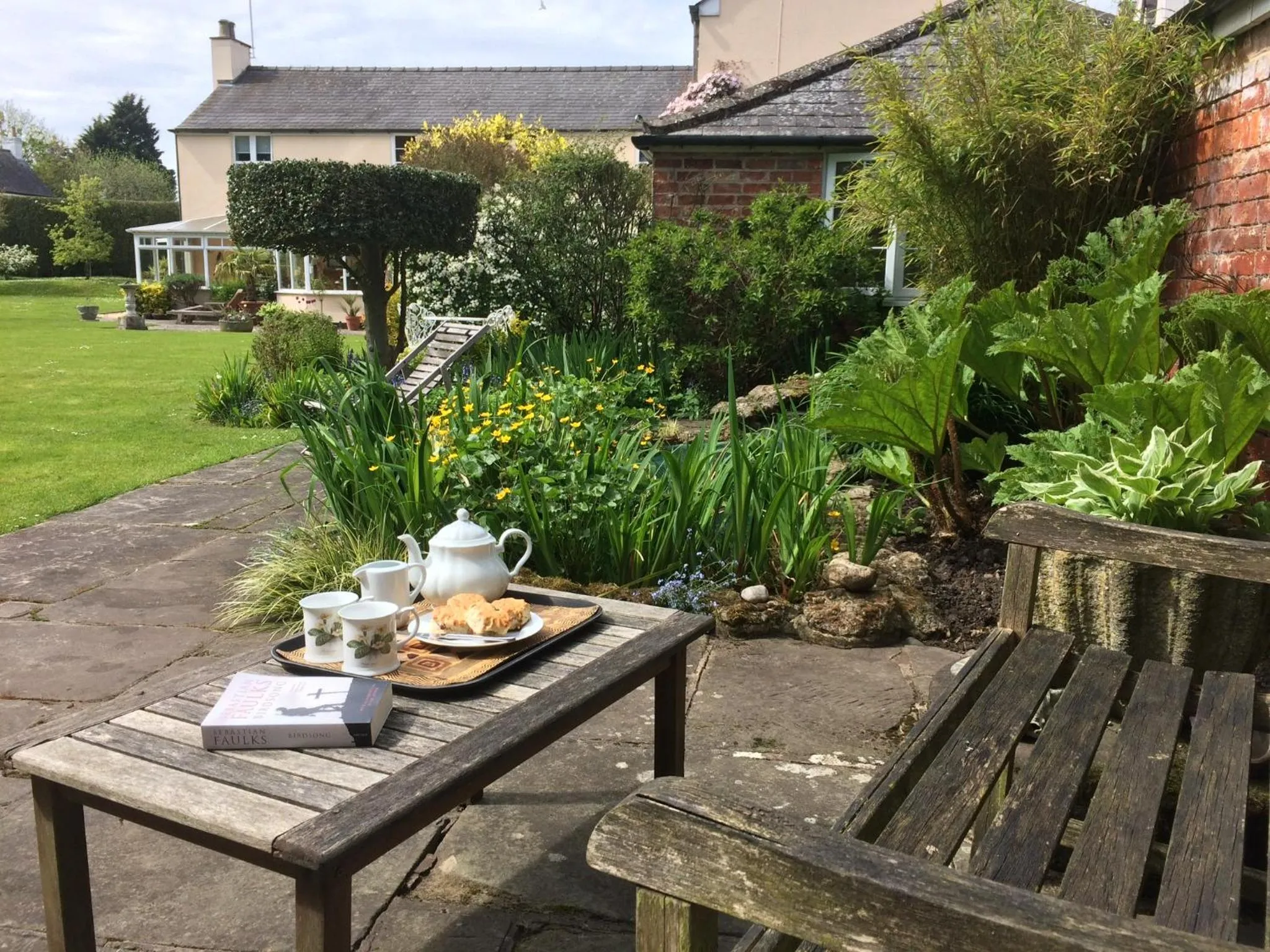 Area and facilities in Little Manor