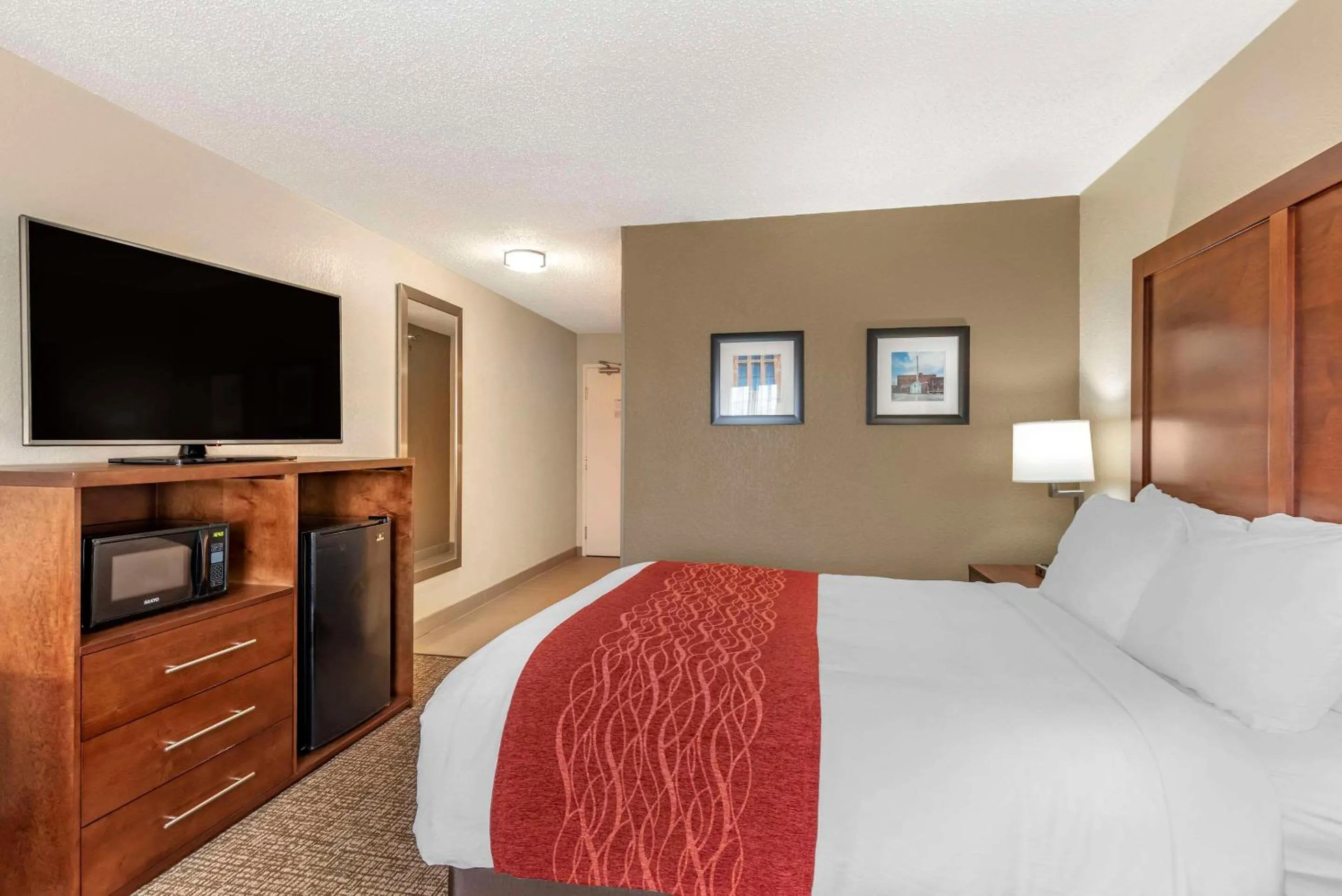 Bedroom, Bed in Comfort Inn & Suites Middletown - Franklin