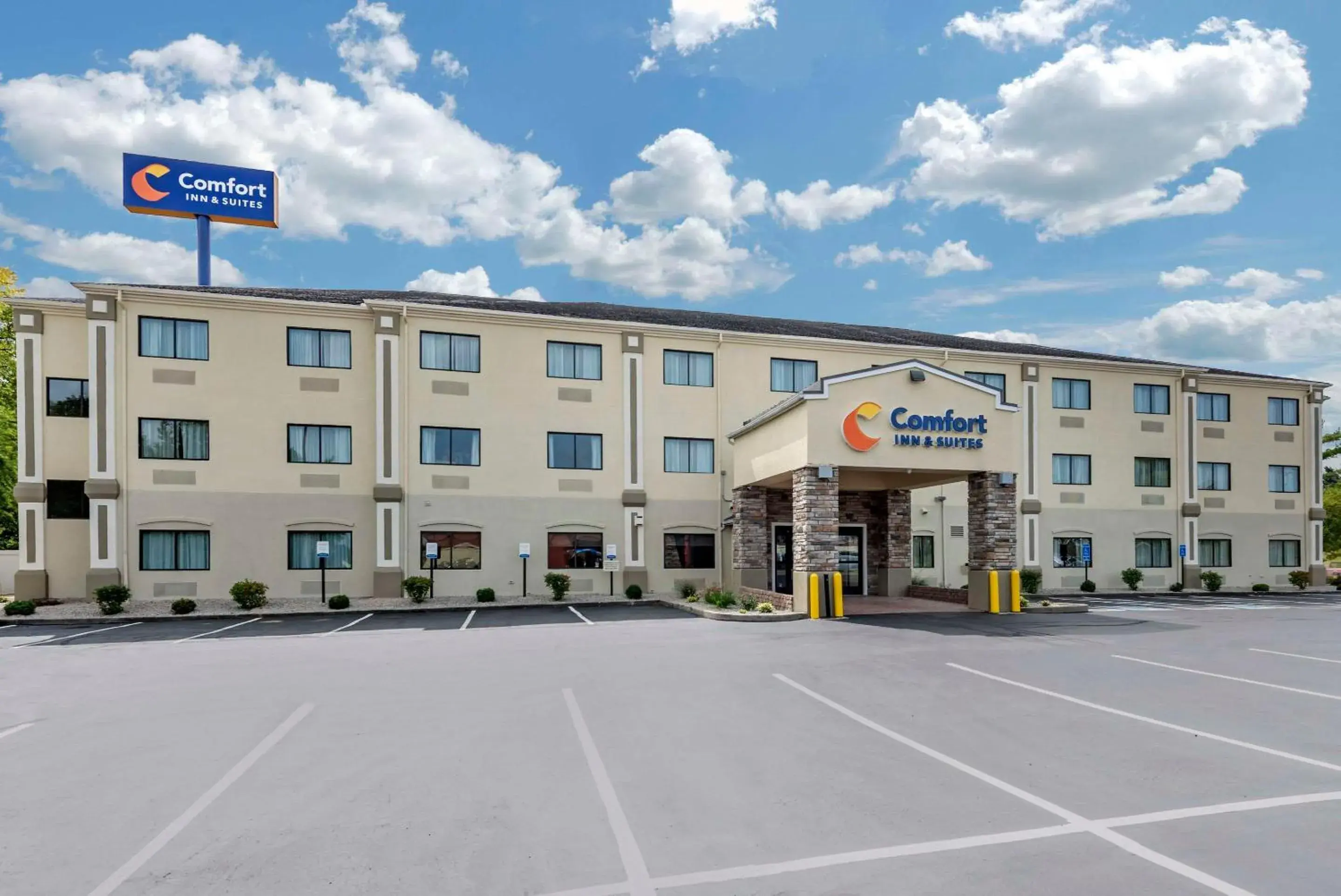 Property building in Comfort Inn & Suites Middletown - Franklin Property building in Comfort Inn & Suites Middletown - Franklin