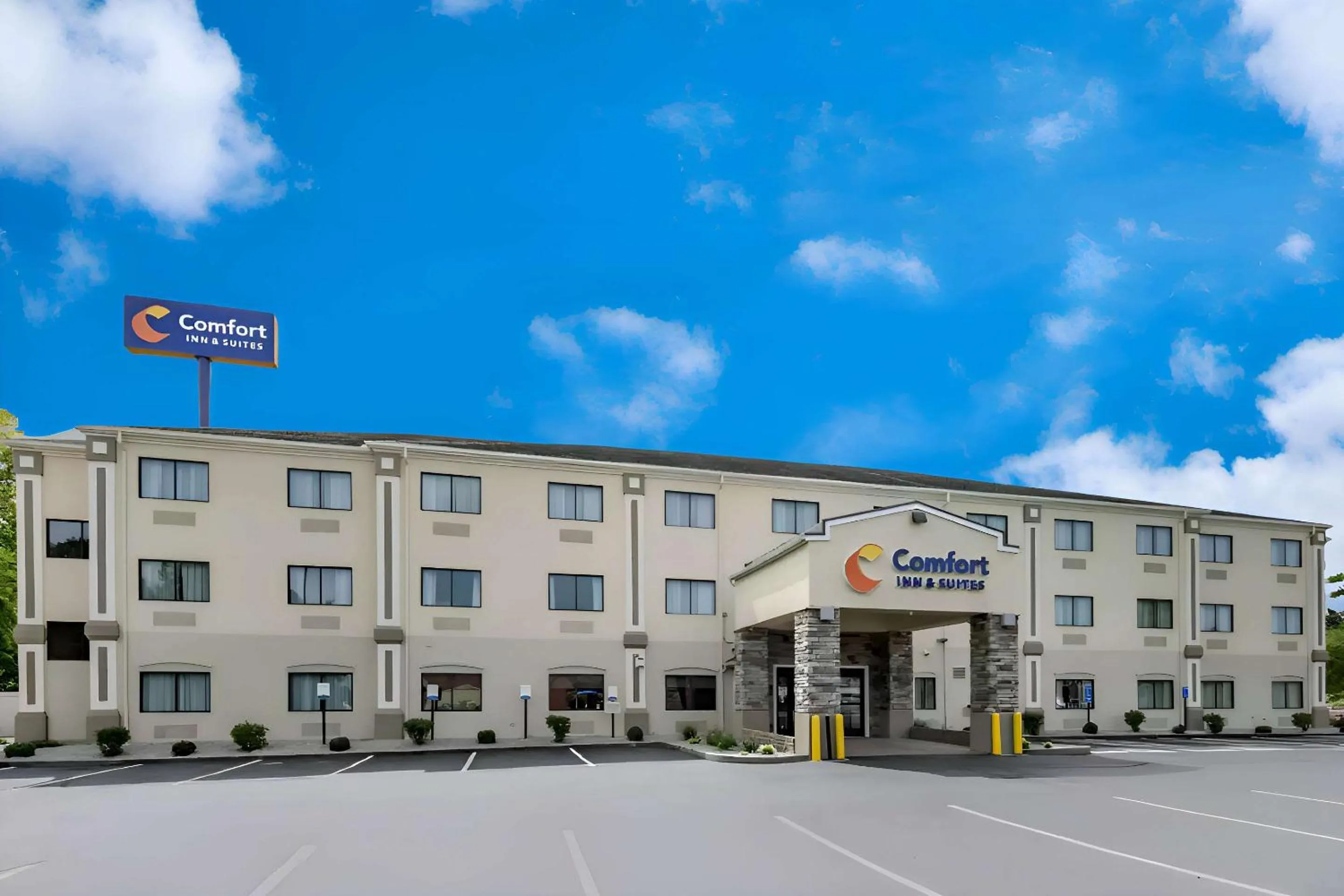 Property building in Comfort Inn & Suites Middletown - Franklin