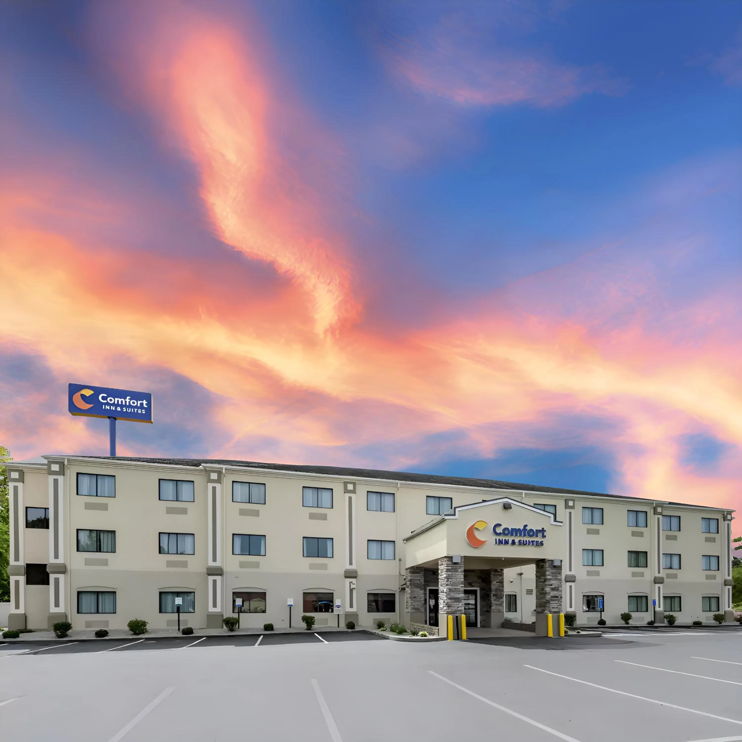 Property building in Comfort Inn & Suites Middletown - Franklin