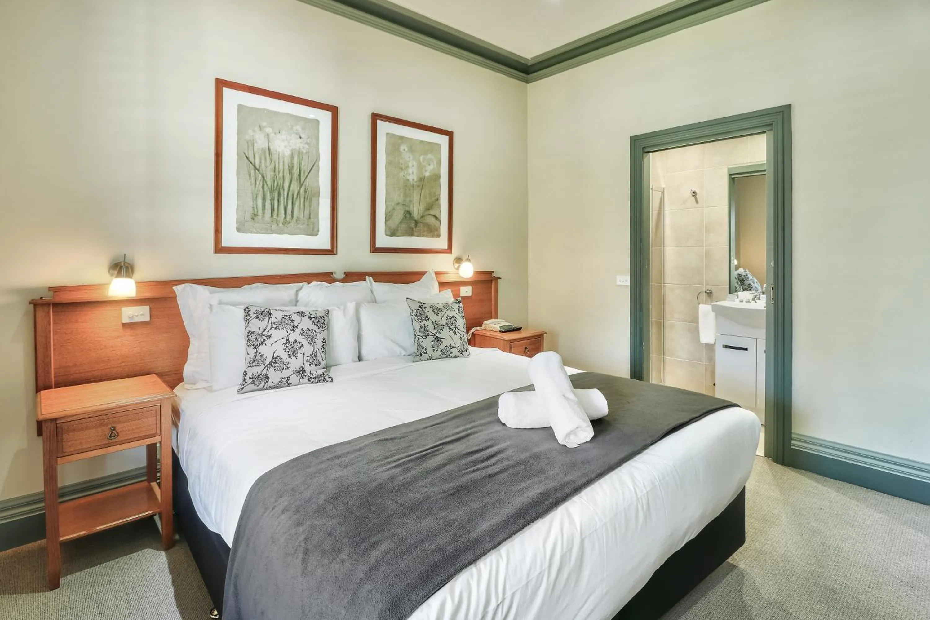 Bathroom, Bed in Alzburg Resort