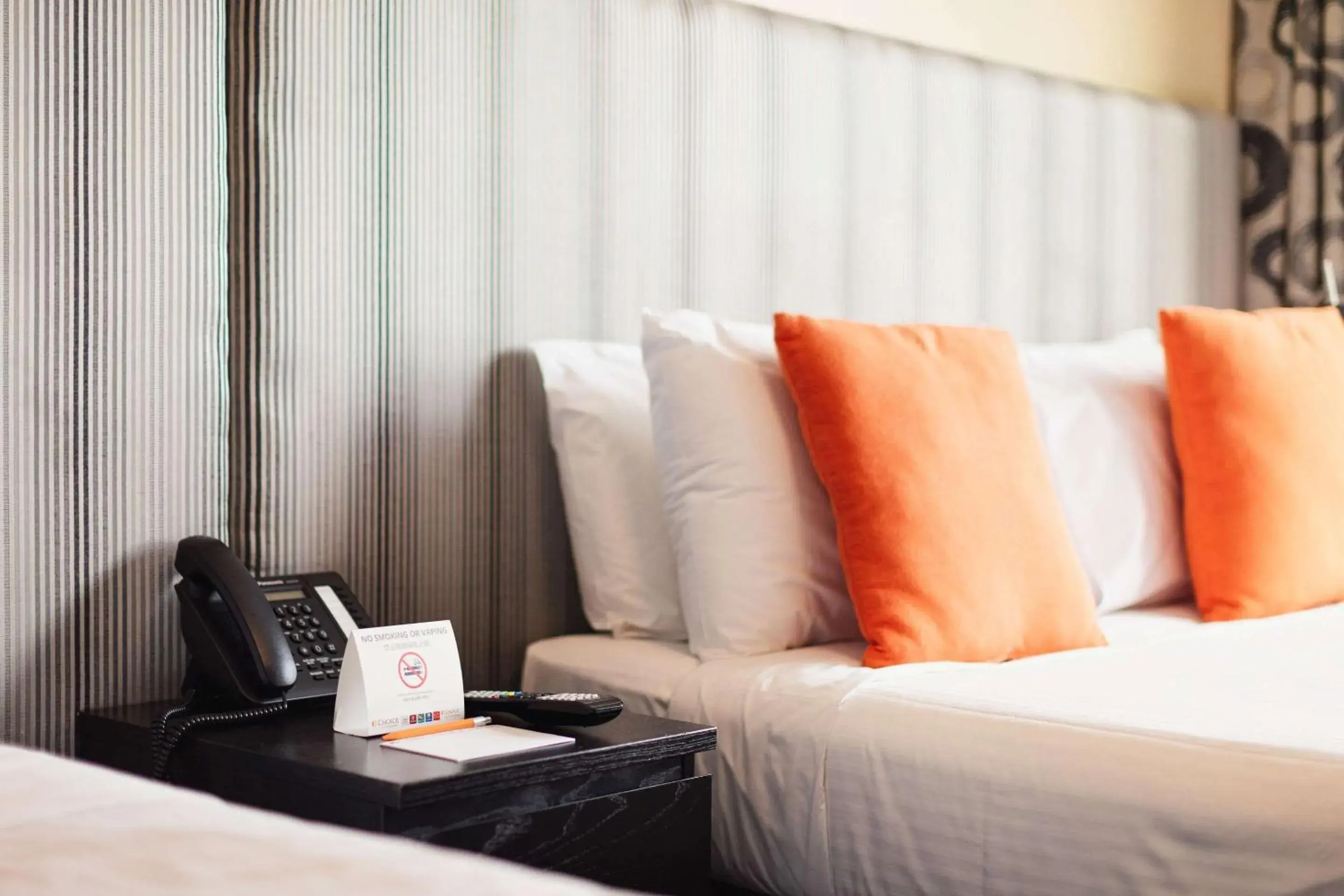 Bedroom, Bed in Comfort Hotel East Melbourne Bedroom, Bed in Comfort Hotel East Melbourne