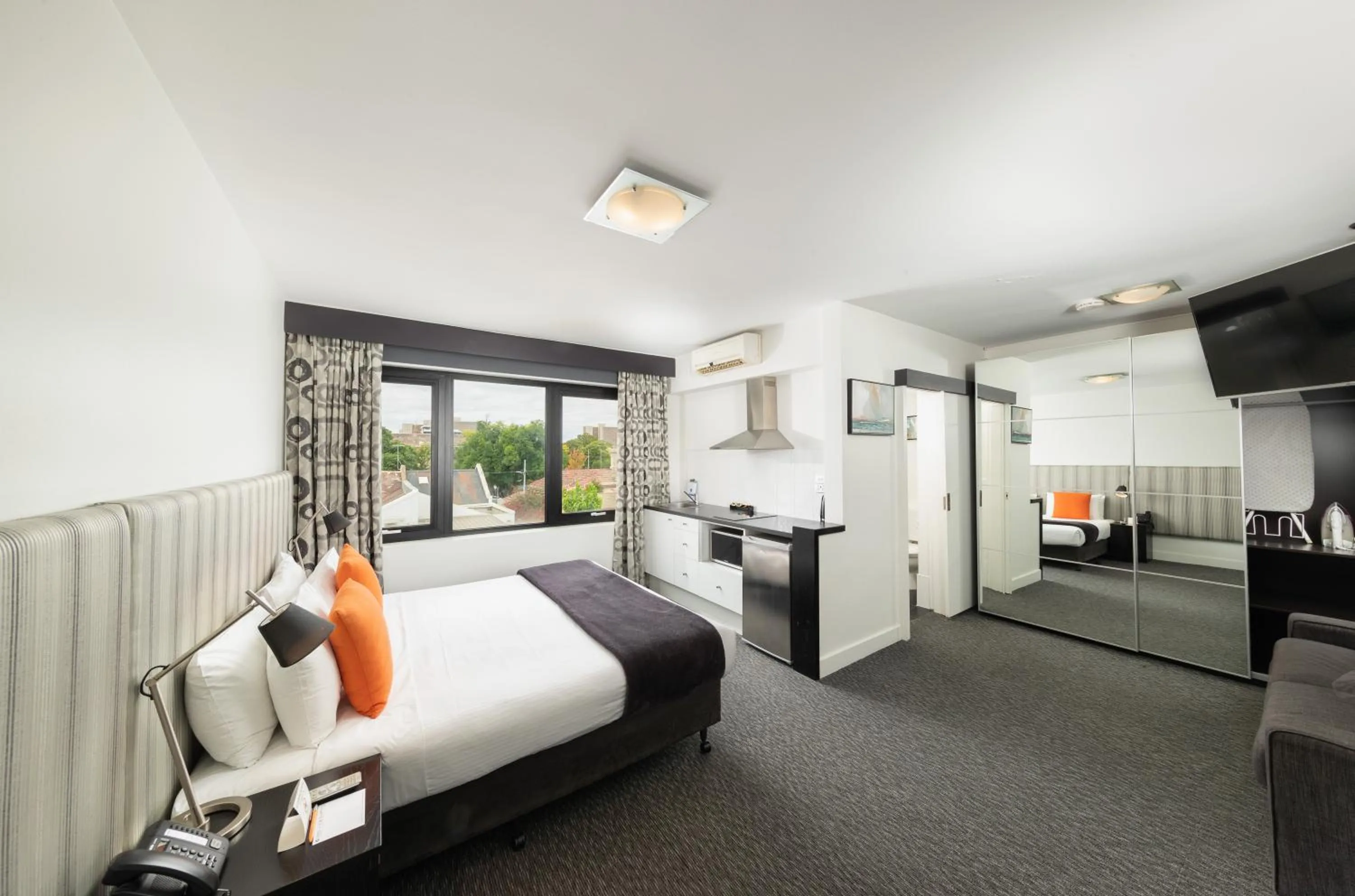 Photo of the whole room, Bed in Comfort Hotel East Melbourne