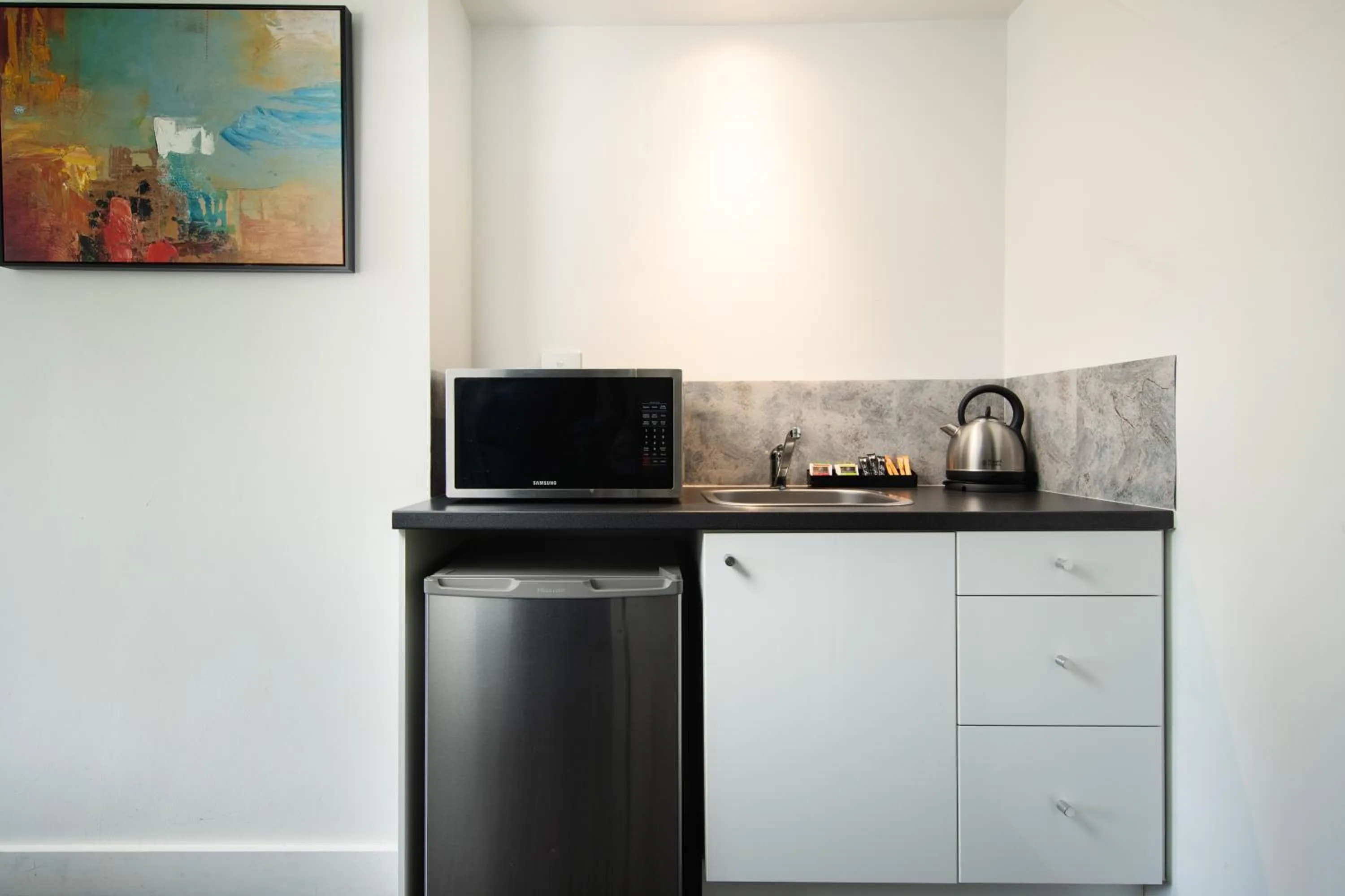 Kitchen or kitchenette in Comfort Hotel East Melbourne